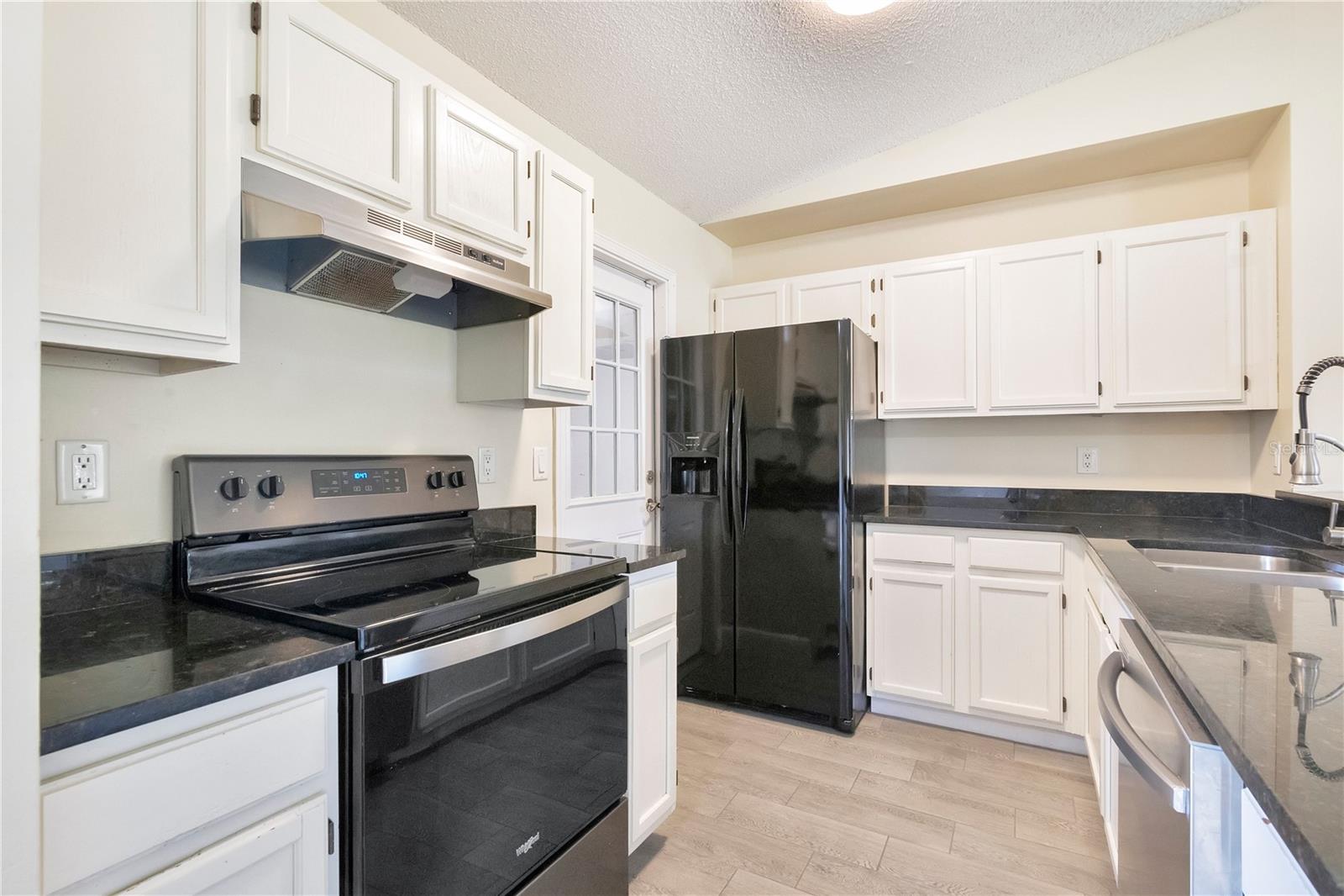 Kitchen - 370 N LAKE AVE, APOPKA