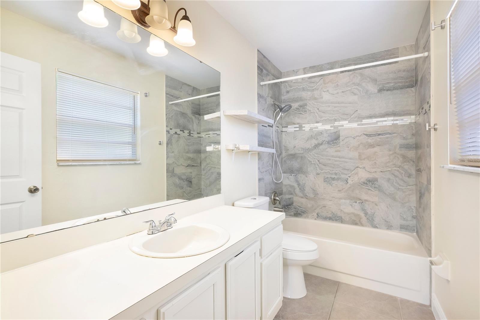 Primary Bathroom - 370 N LAKE AVE, APOPKA