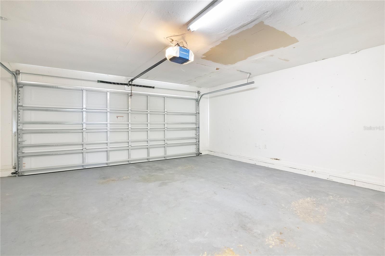 2 Car Garage - 370 N LAKE AVE, APOPKA
