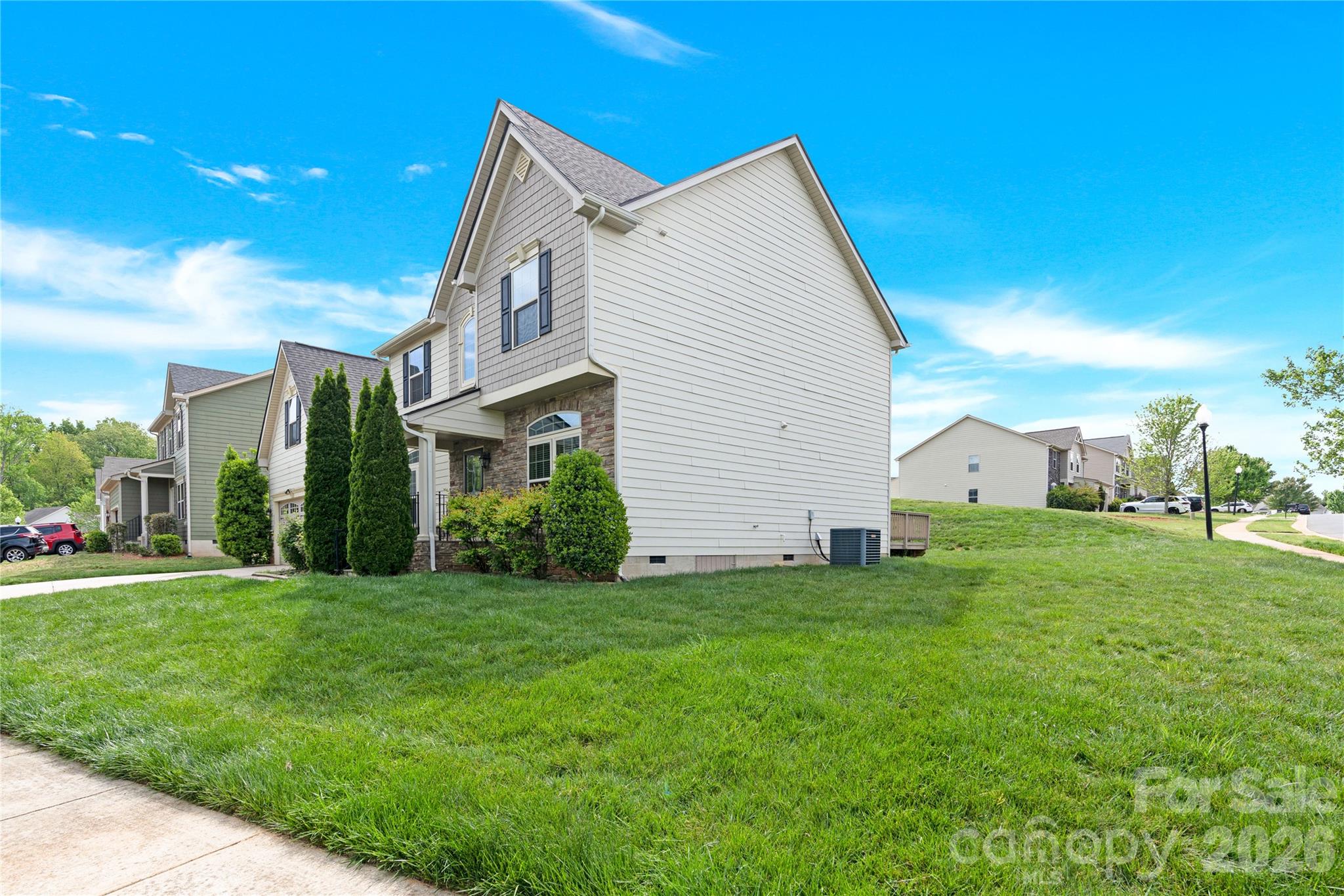 Single Family Residence at 817 Wingthorn Rose Drive, Gastonia, photo 4 of 45