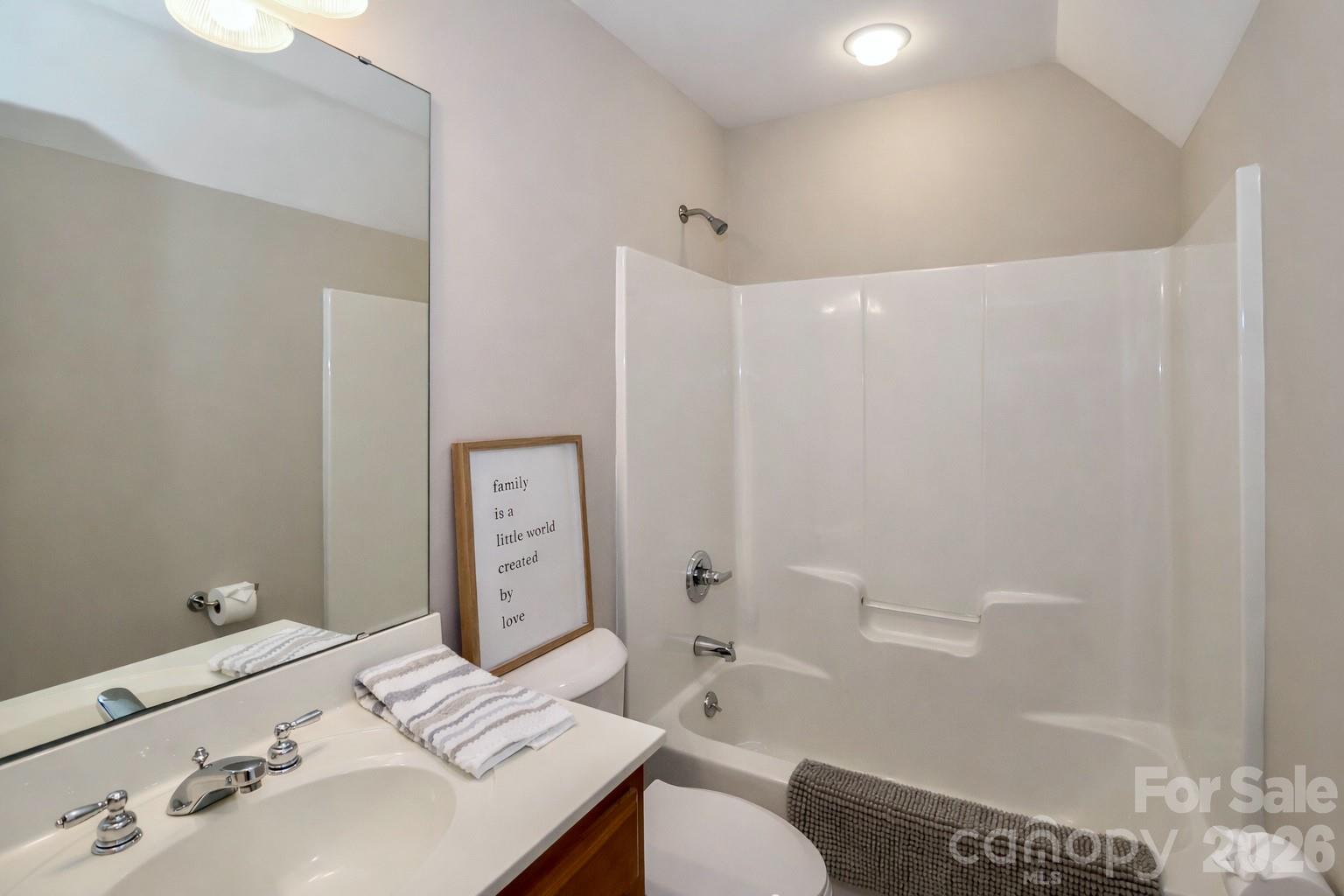 Ensuite to upper level bedroom - 119 Shelter Cove Lane, Mooresville