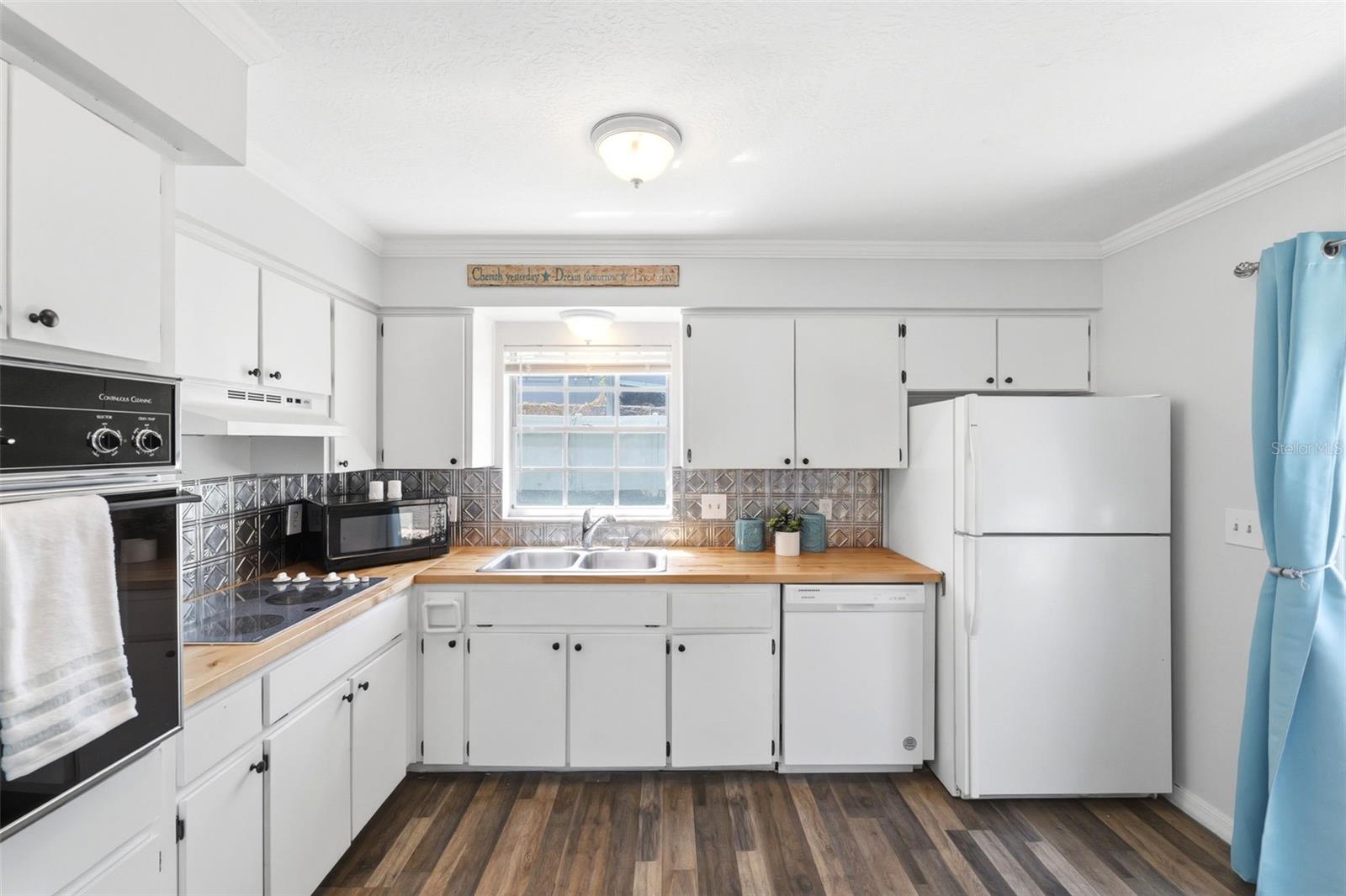 Condominium at 6129 ELMHURST DR, NEW PORT RICHEY, photo 9 of 34