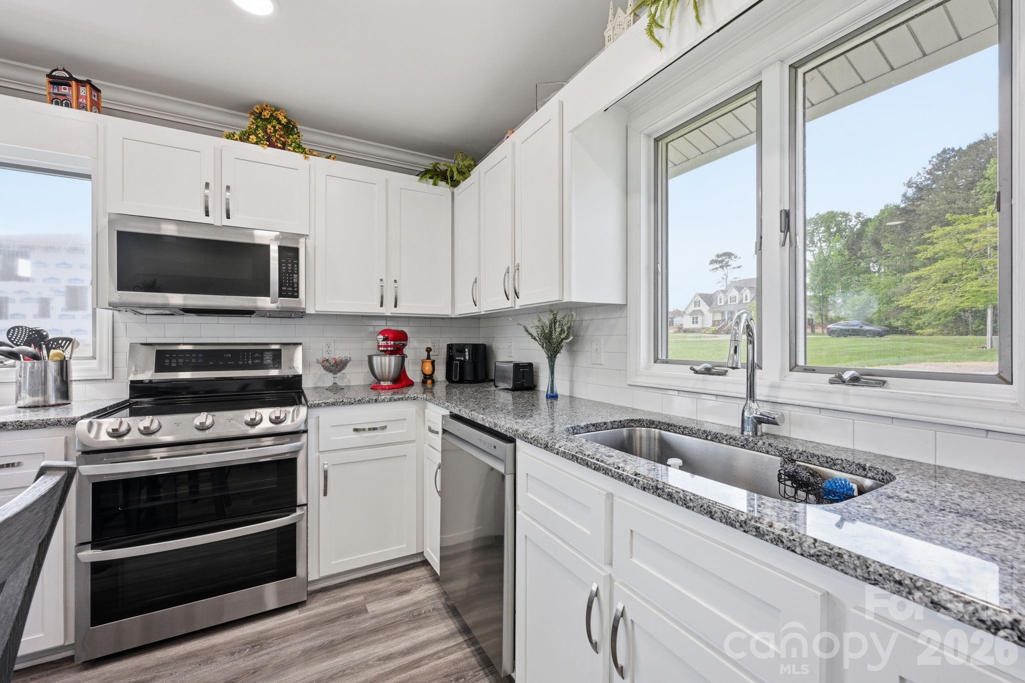 Single Family Residence at 8029 Lucky Creek Lane, Denver, photo 7 of 38