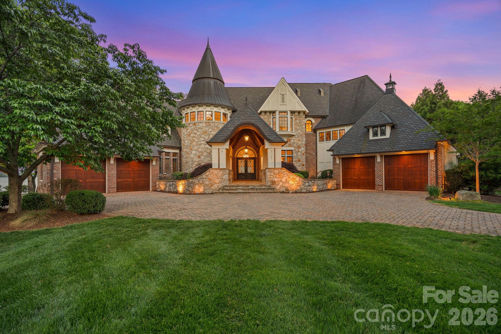 Single Family Residence at 109 Conway Court, Mooresville, photo 4 of 47
