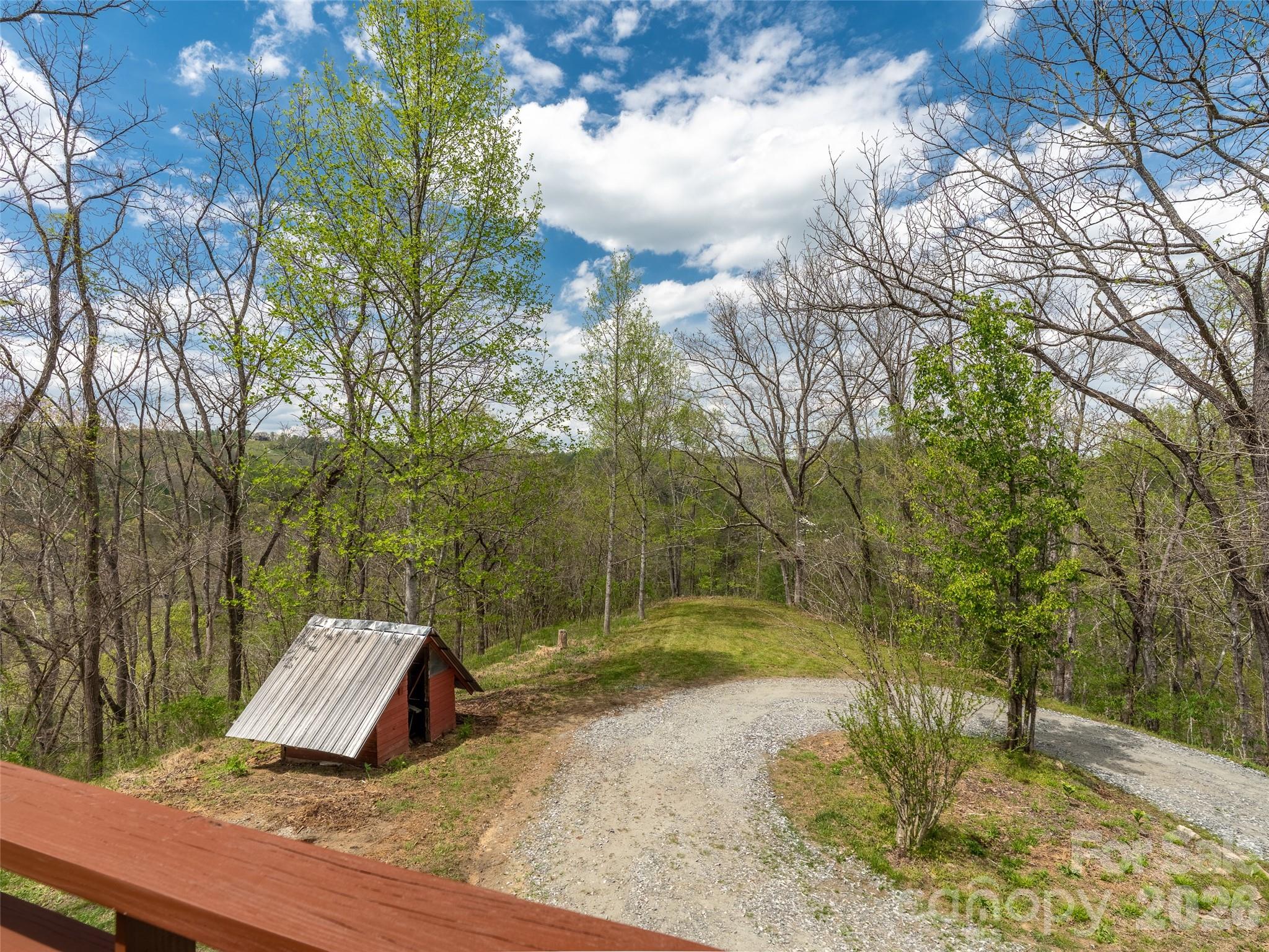 Great views and cute chicken coop - 76 Raven Rock Lane, Marshall