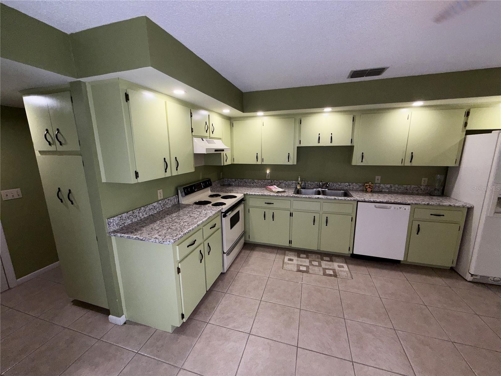 Kitchen - 3971 CYPRESS LNDG W, WINTER HAVEN