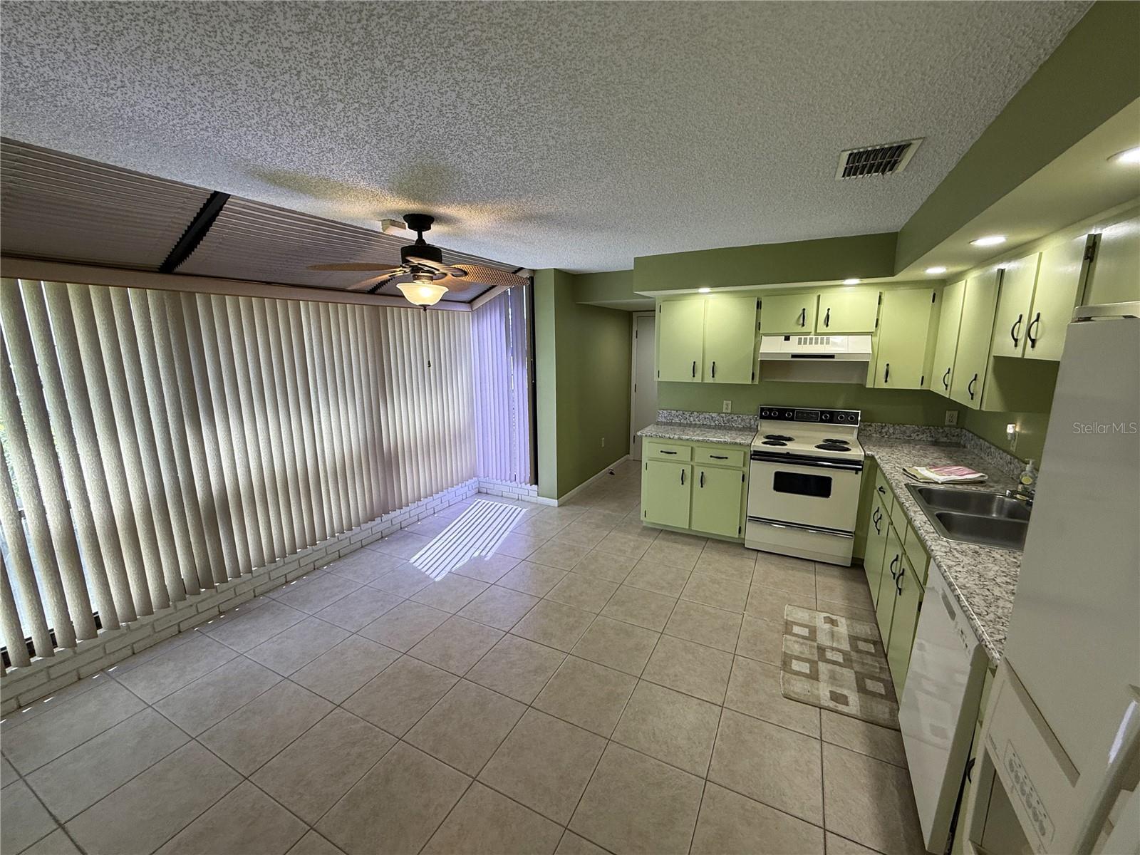 Kitchen - 3971 CYPRESS LNDG W, WINTER HAVEN