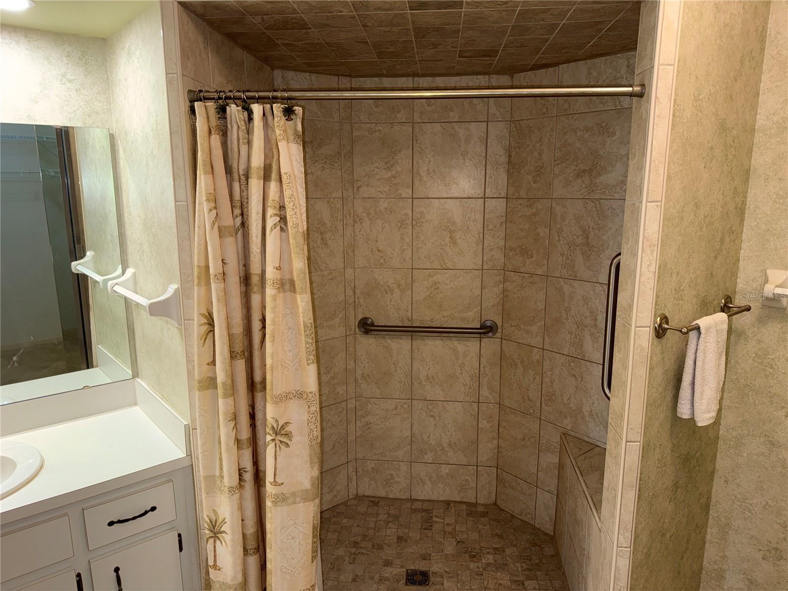 Primary bath - 3971 CYPRESS LNDG W, WINTER HAVEN