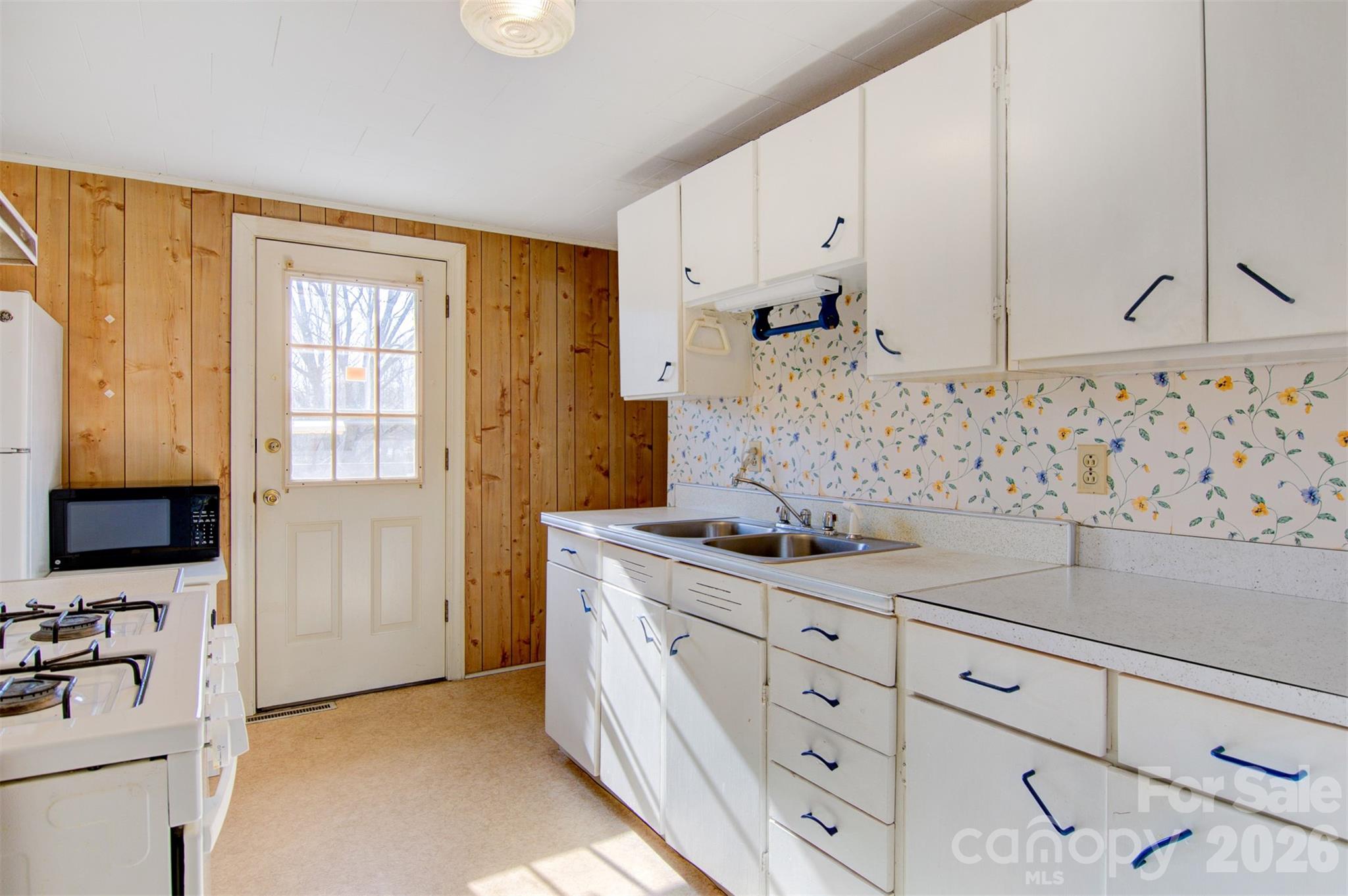 Single Family Residence at 24 Berkley Avenue W, Granite Falls, photo 9 of 34