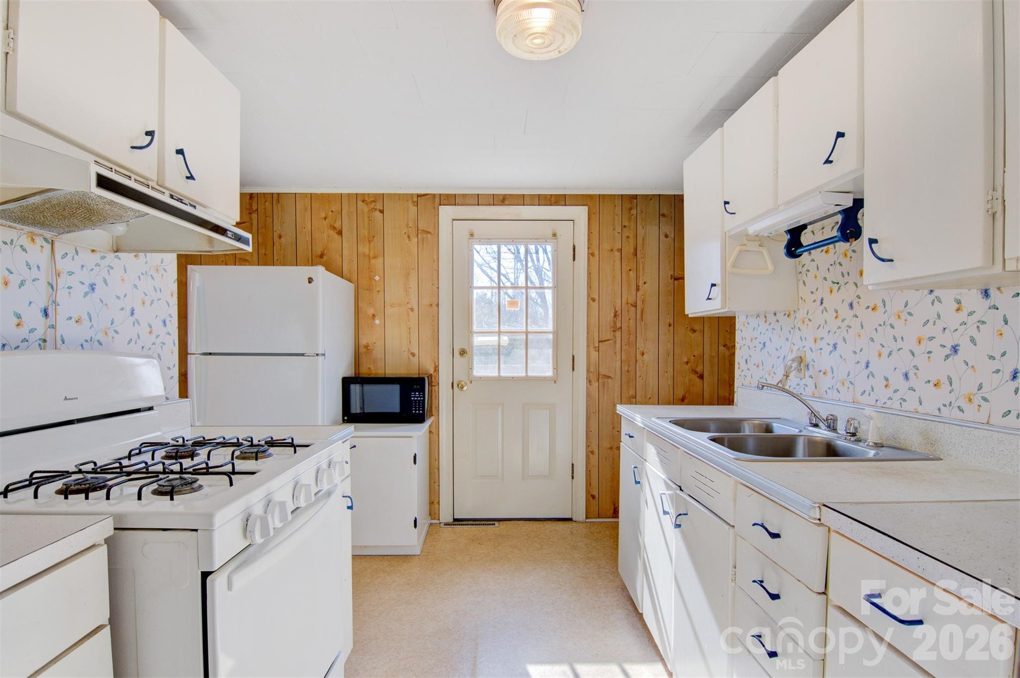 Single Family Residence at 24 Berkley Avenue W, Granite Falls, photo 10 of 34