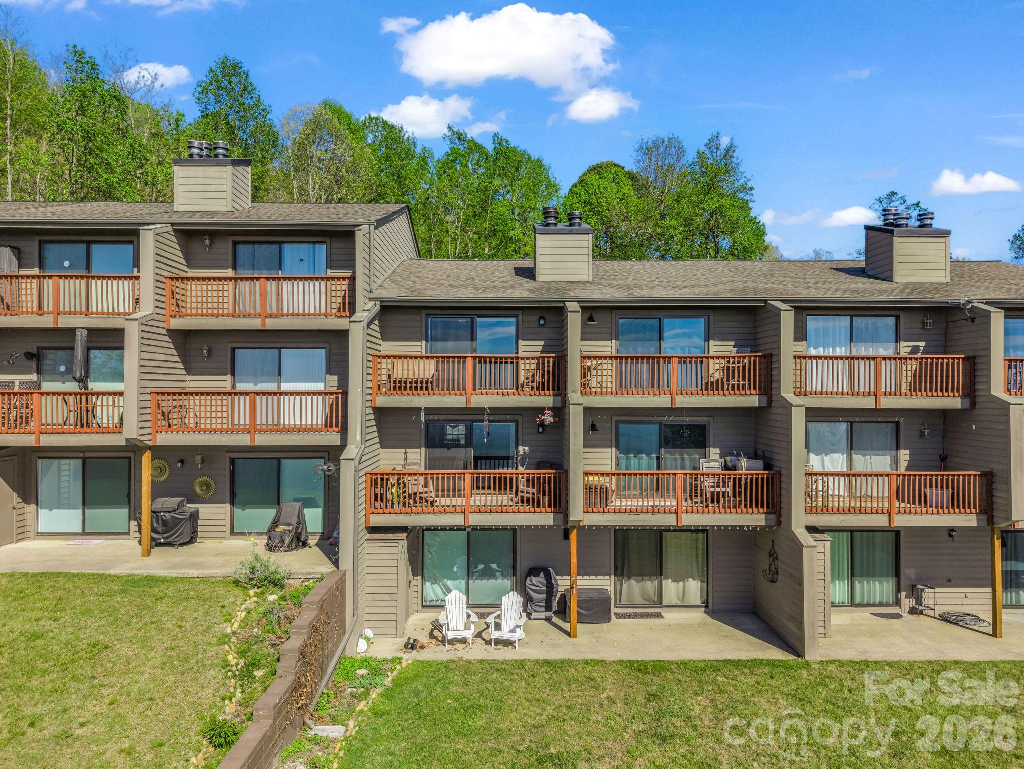Back of the unit faces the views - 2881 White Oak Mountain Road, Columbus