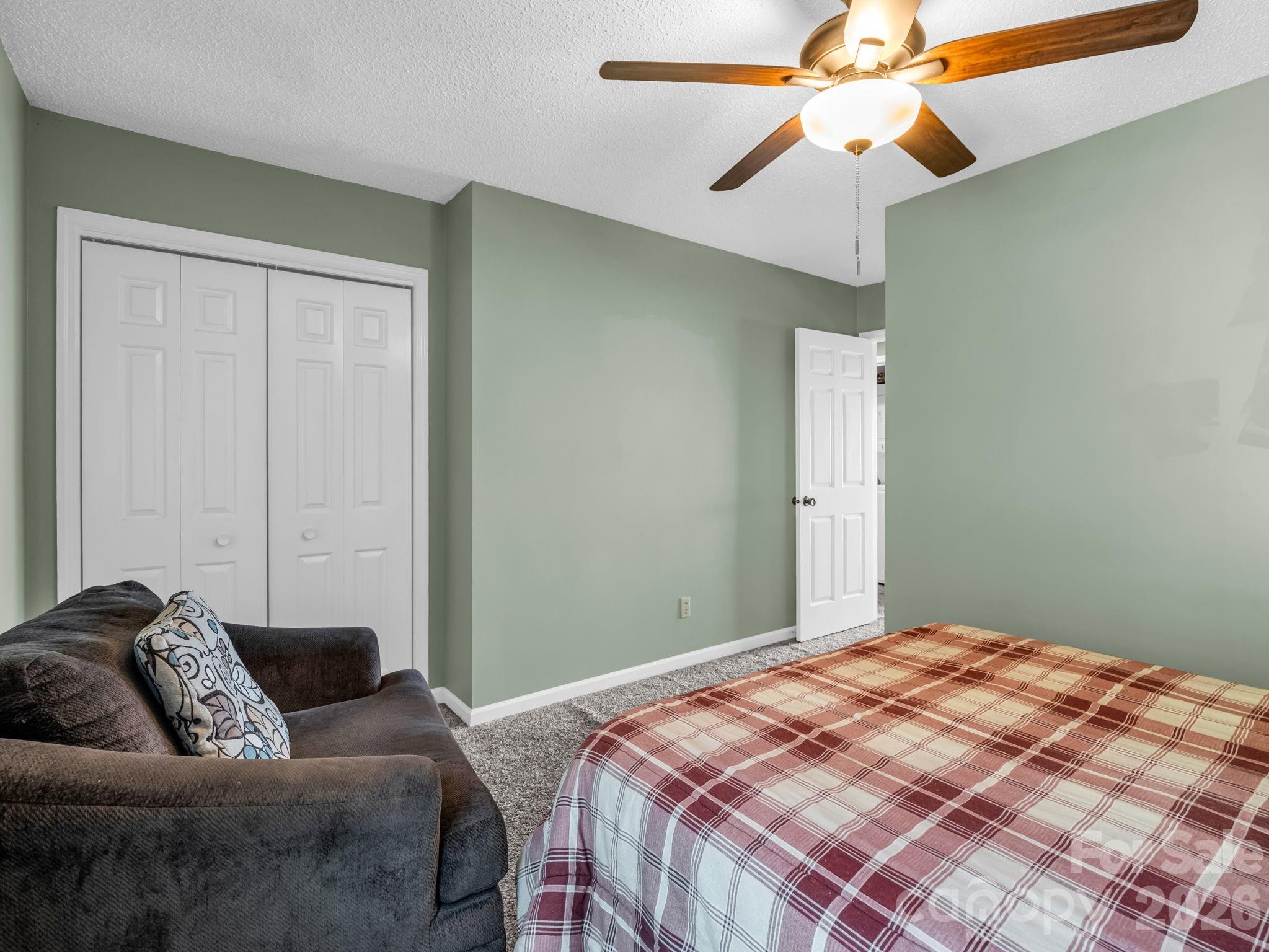 Guest bedroom - 2881 White Oak Mountain Road, Columbus