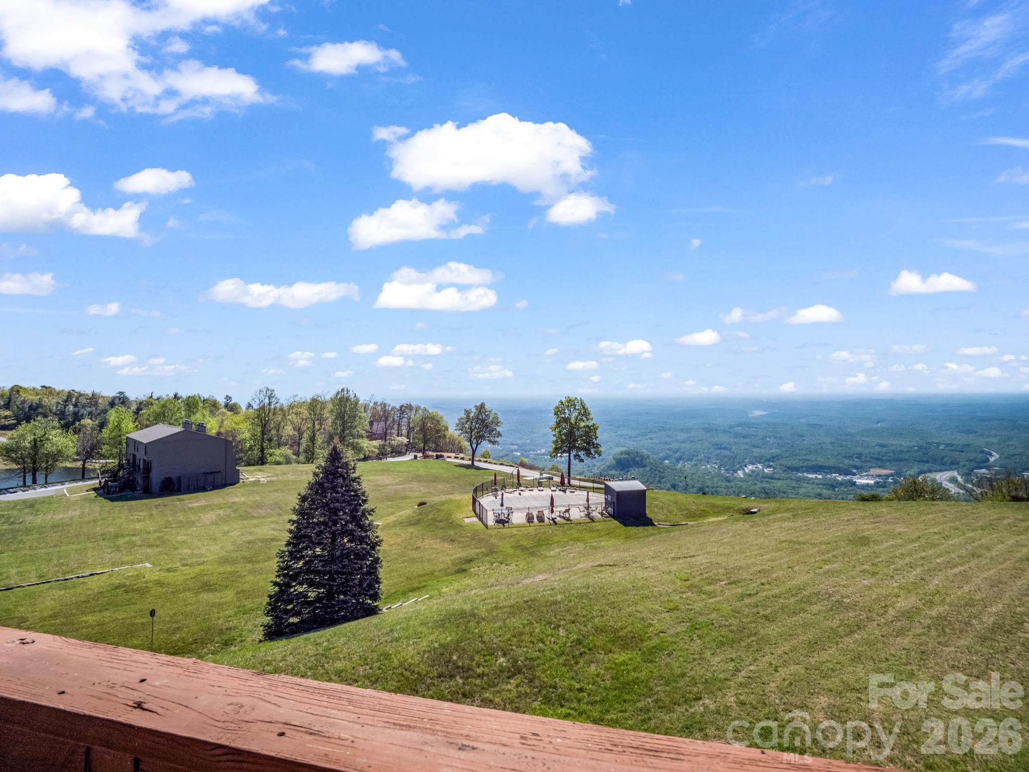 Short walk to the pool - 2881 White Oak Mountain Road, Columbus