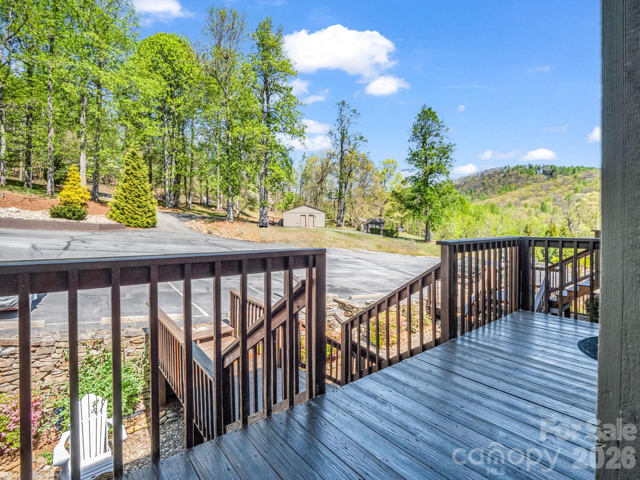 Easy access to the parking spaces - 2881 White Oak Mountain Road, Columbus