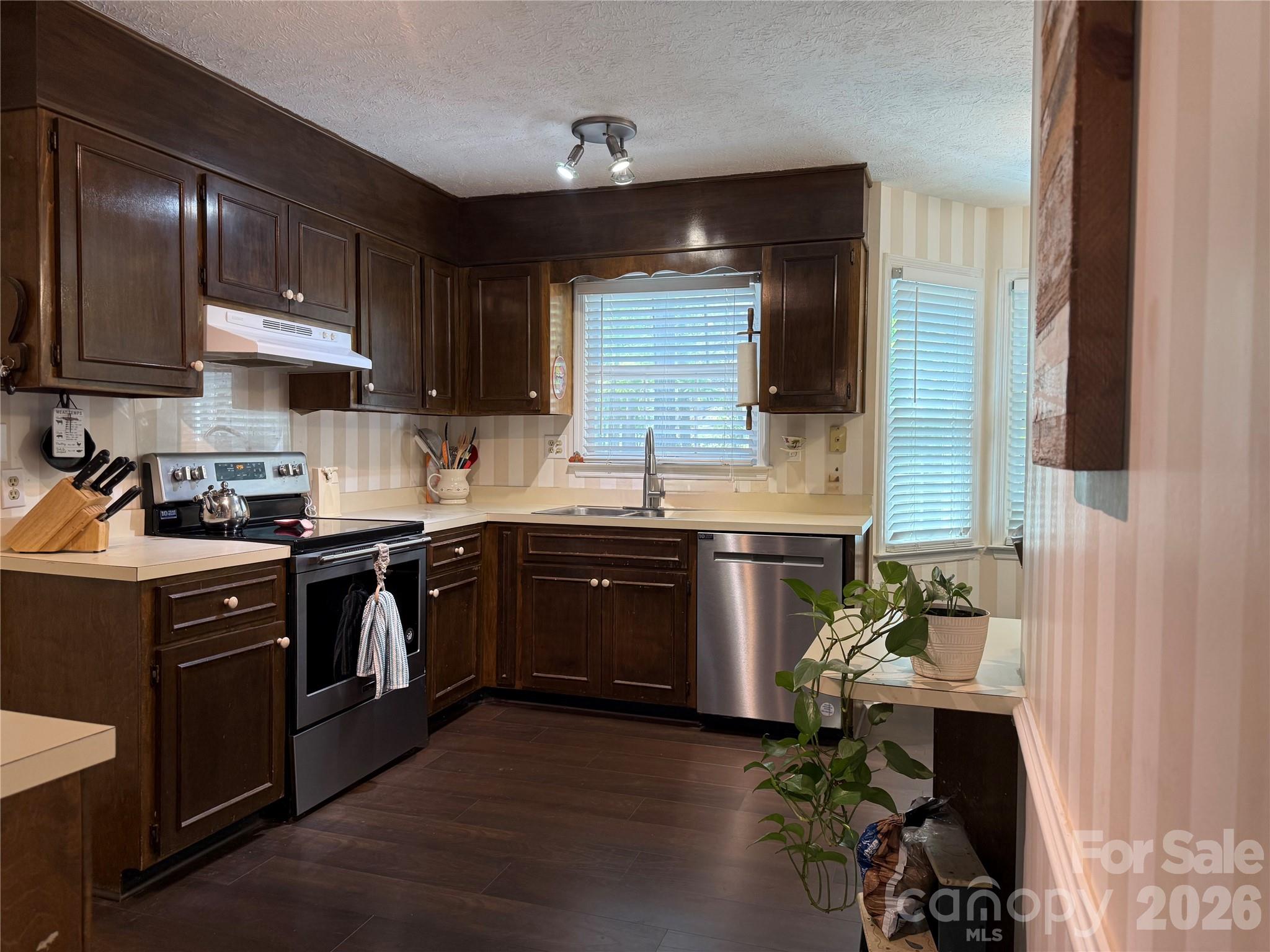 Kitchen - 12760 Woodbridge Drive, Laurinburg