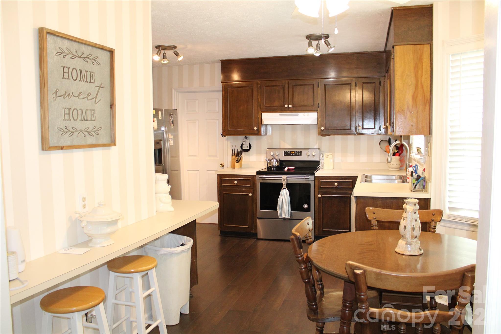 Breakfast Nook + Kitchen - 12760 Woodbridge Drive, Laurinburg