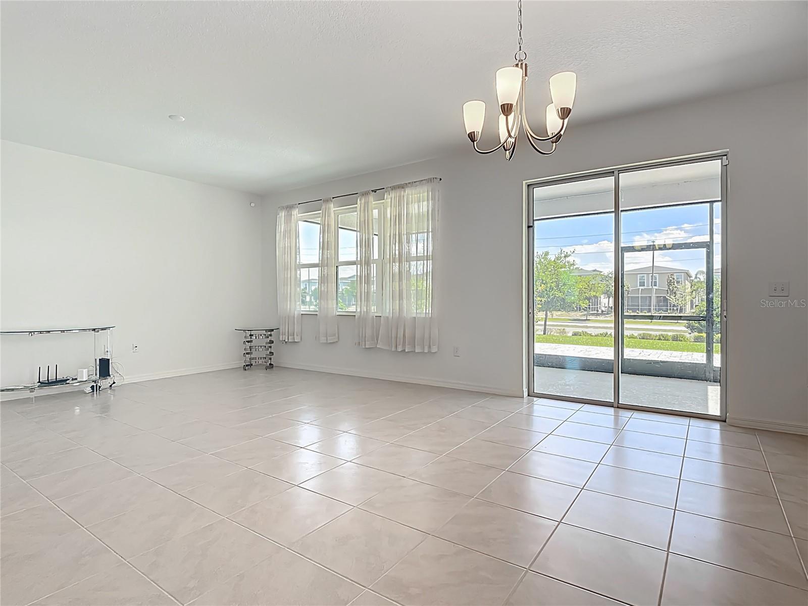 Bright living area - 795 OVERPOOL AVE, DAVENPORT