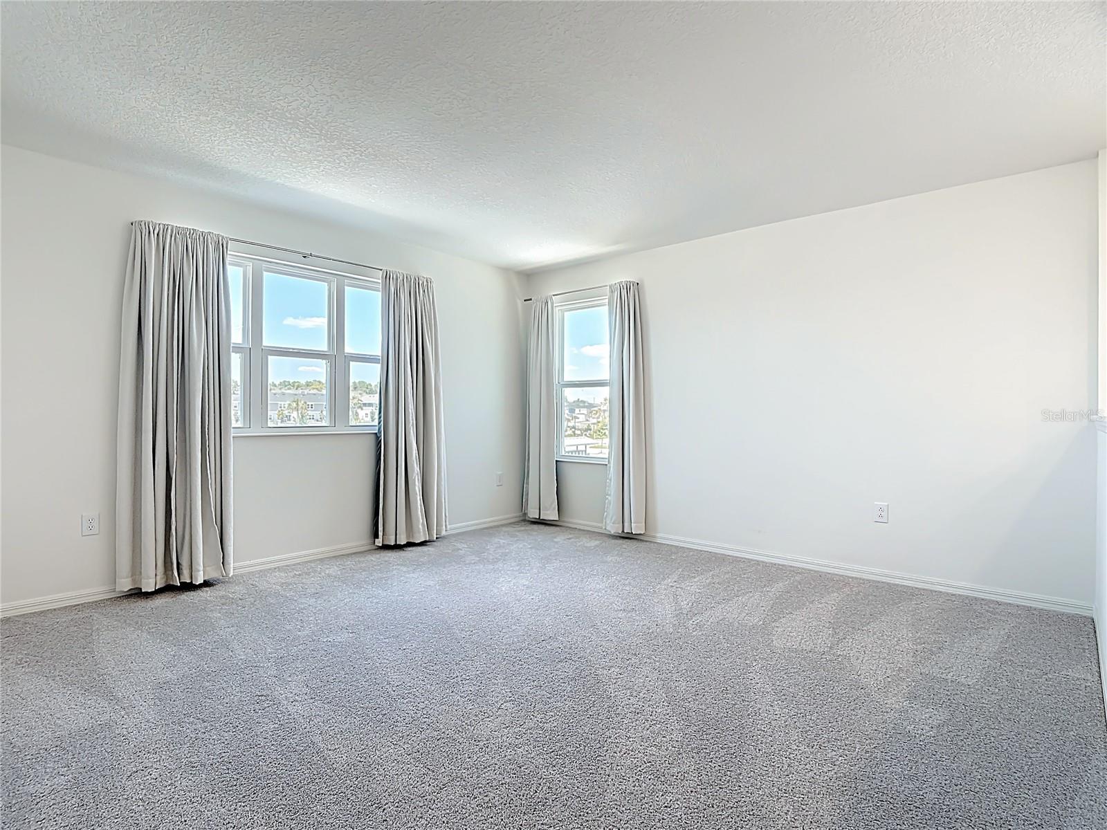 Spacious loft perfect for enternainment or a home office - 795 OVERPOOL AVE, DAVENPORT