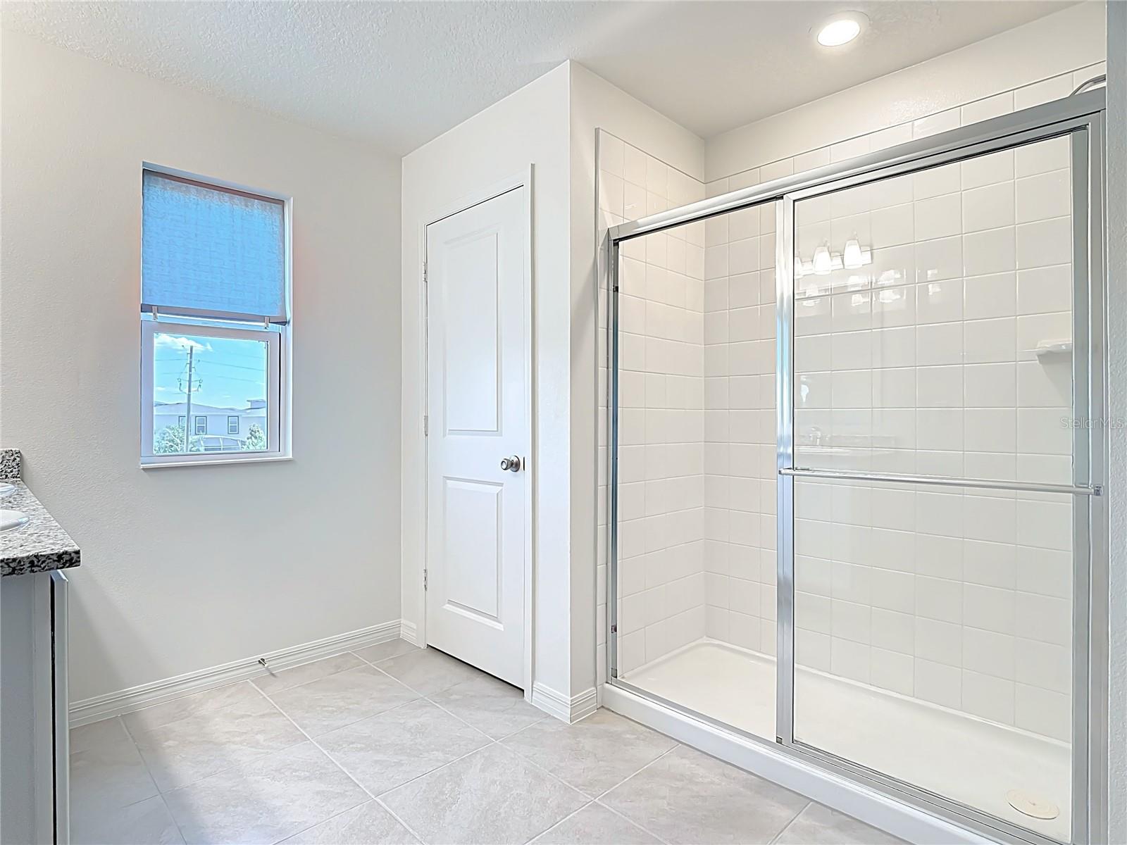 Spacios owner's suite bathroom - 795 OVERPOOL AVE, DAVENPORT
