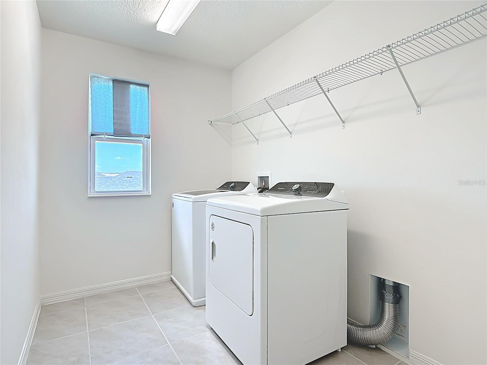 Ample laundry room - 795 OVERPOOL AVE, DAVENPORT