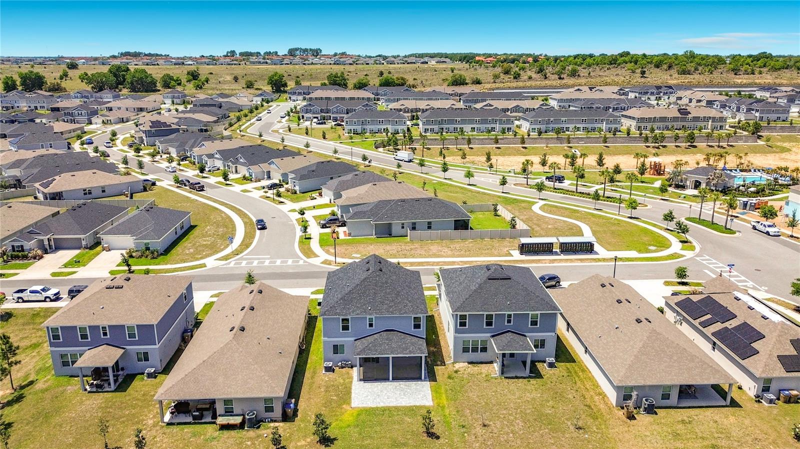 Walking distance to amenities, mailboxes, pool, cabana, tot lot - 795 OVERPOOL AVE, DAVENPORT