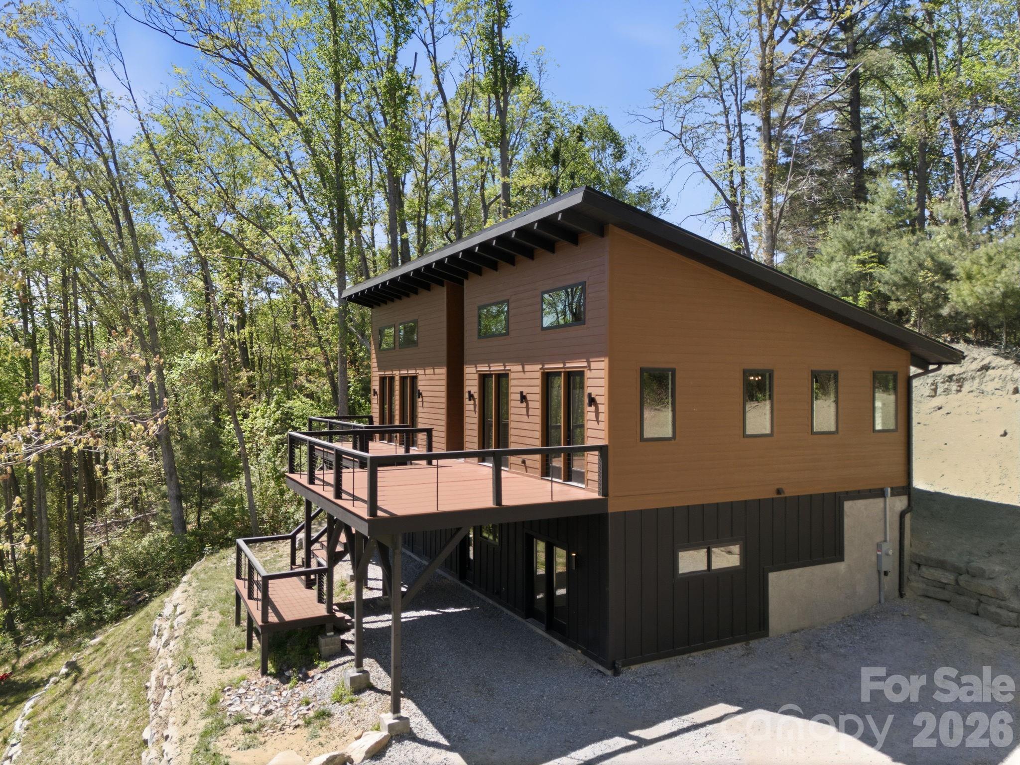 Side view - 102 Sandpiper Palisades Street, Hendersonville