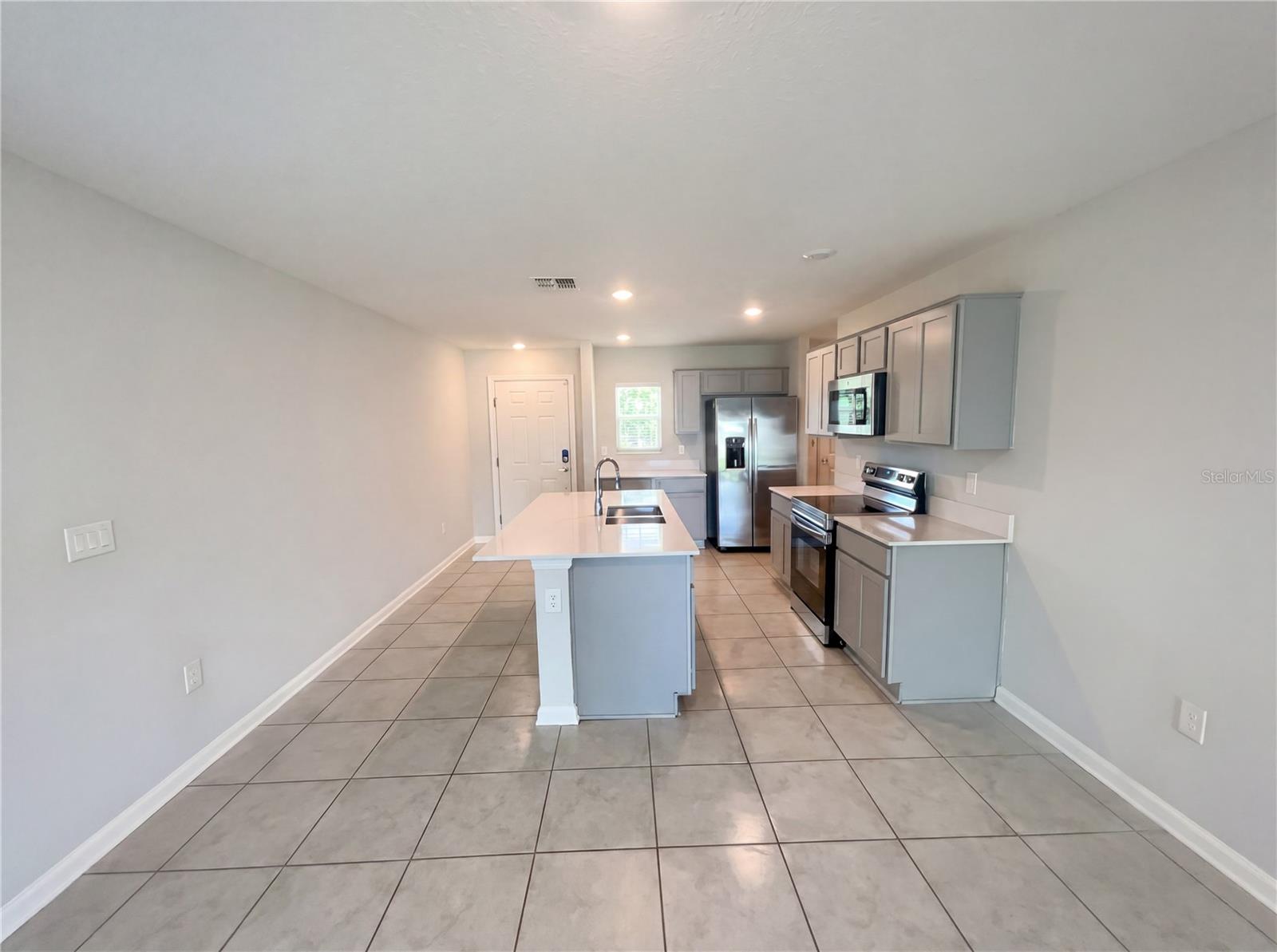 Single Family Residence at 4322 SUNNY CREEK PL, KISSIMMEE, photo 2 of 24