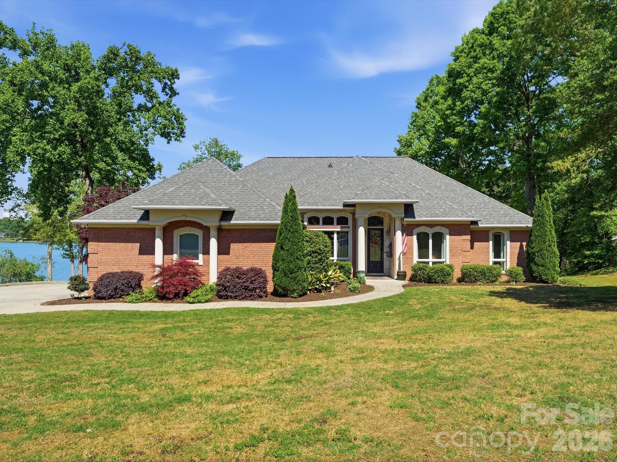 Single Family Residence at 154 Quail Hollow Drive, Kings Mountain, photo 2 of 46