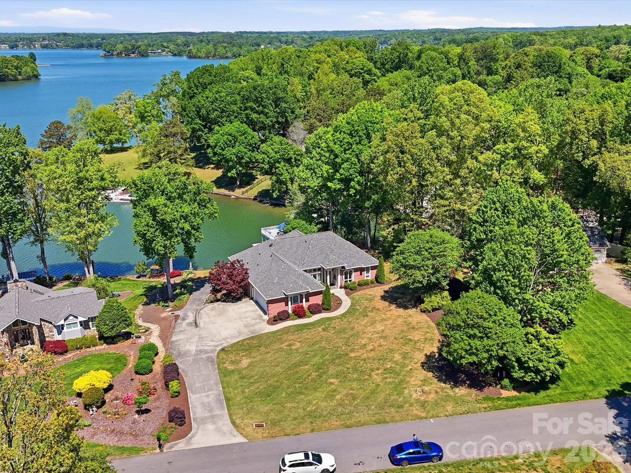 Single Family Residence at 154 Quail Hollow Drive, Kings Mountain, photo 3 of 46