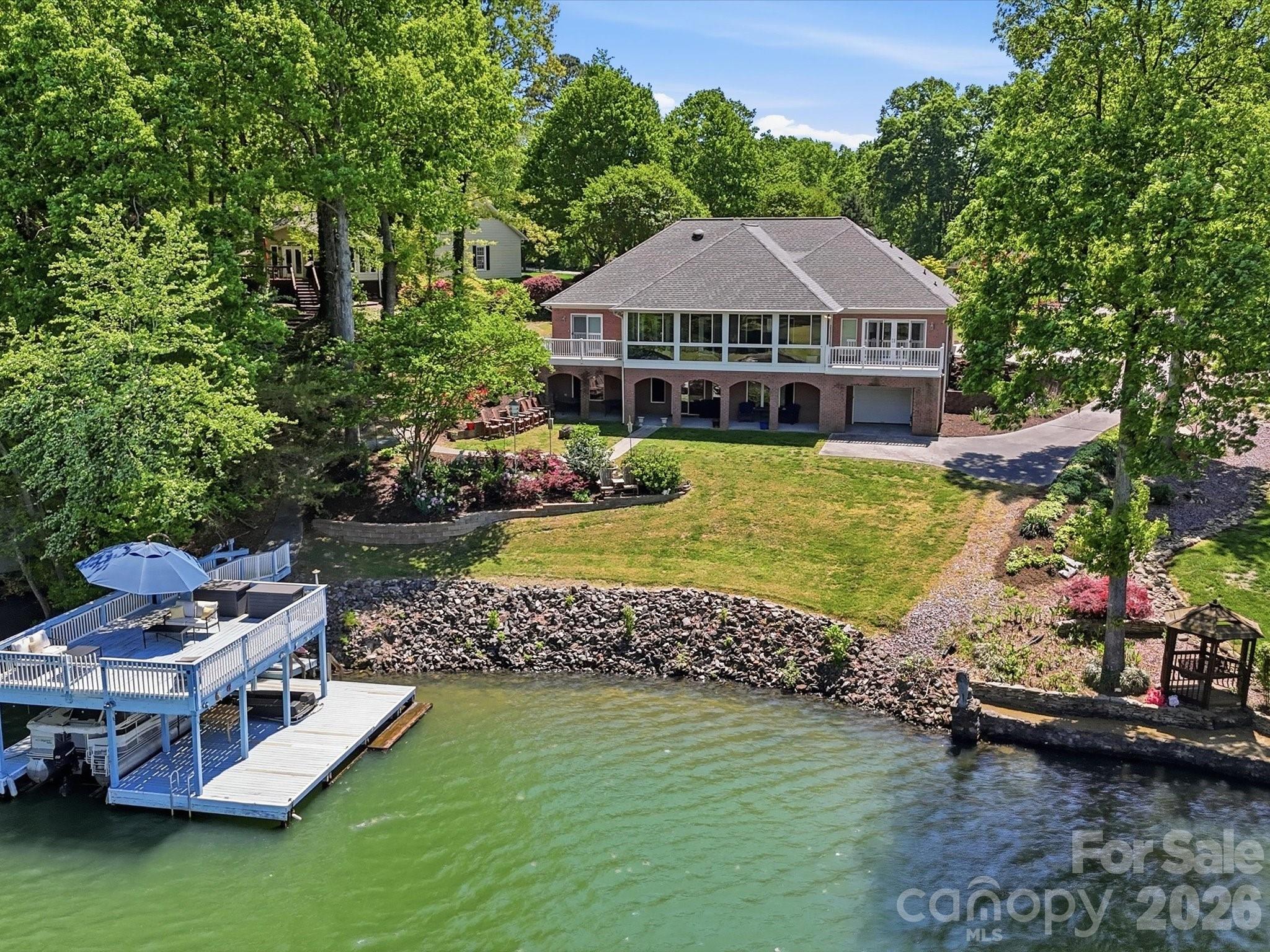 Single Family Residence at 154 Quail Hollow Drive, Kings Mountain, photo 4 of 46