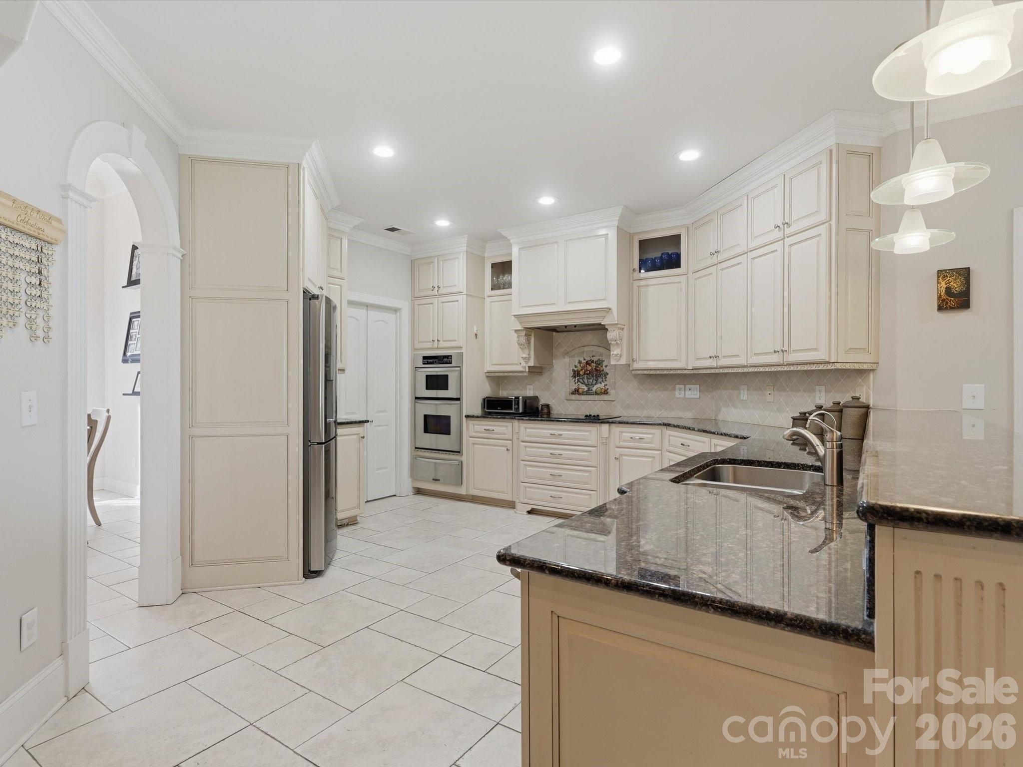 Single Family Residence at 154 Quail Hollow Drive, Kings Mountain, photo 9 of 46