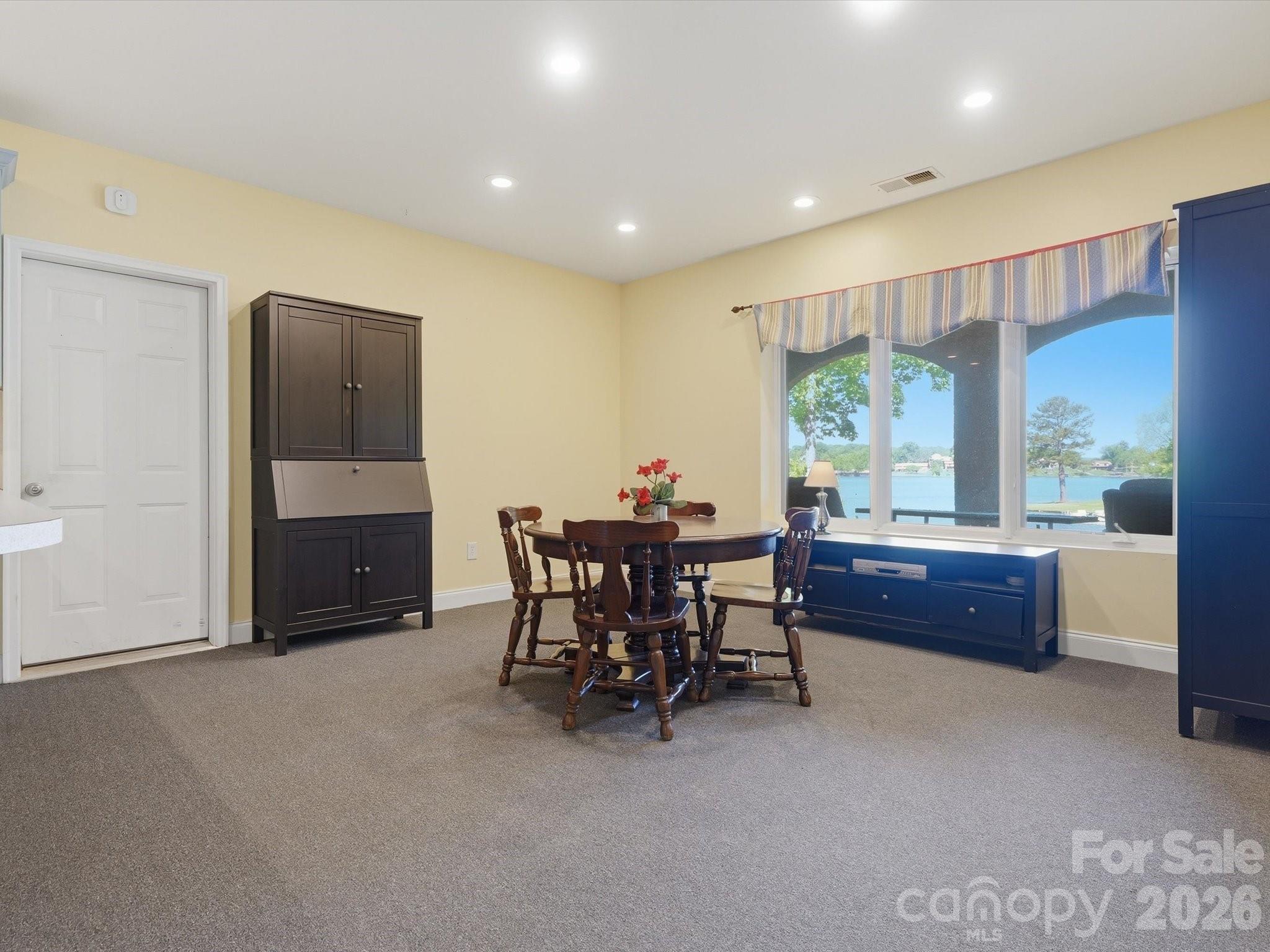 Single Family Residence at 154 Quail Hollow Drive, Kings Mountain, photo 28 of 46
