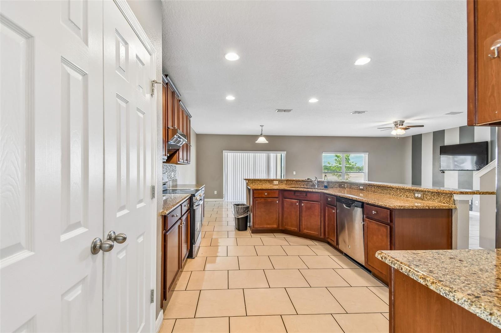 Single Family Residence at 260 WILLIAMSON DR, DAVENPORT, photo 14 of 85
