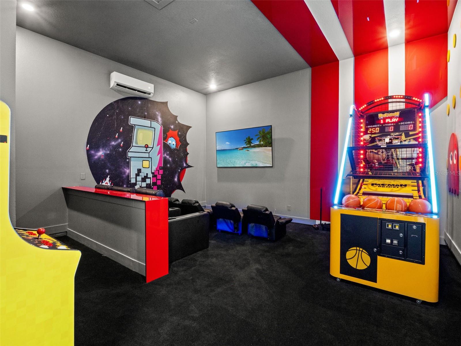 Game room in converted garage - 2021 OAK CREEK LOOP, DAVENPORT
