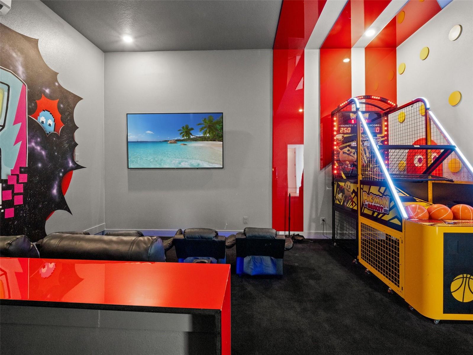 Game room in converted garage - 2021 OAK CREEK LOOP, DAVENPORT