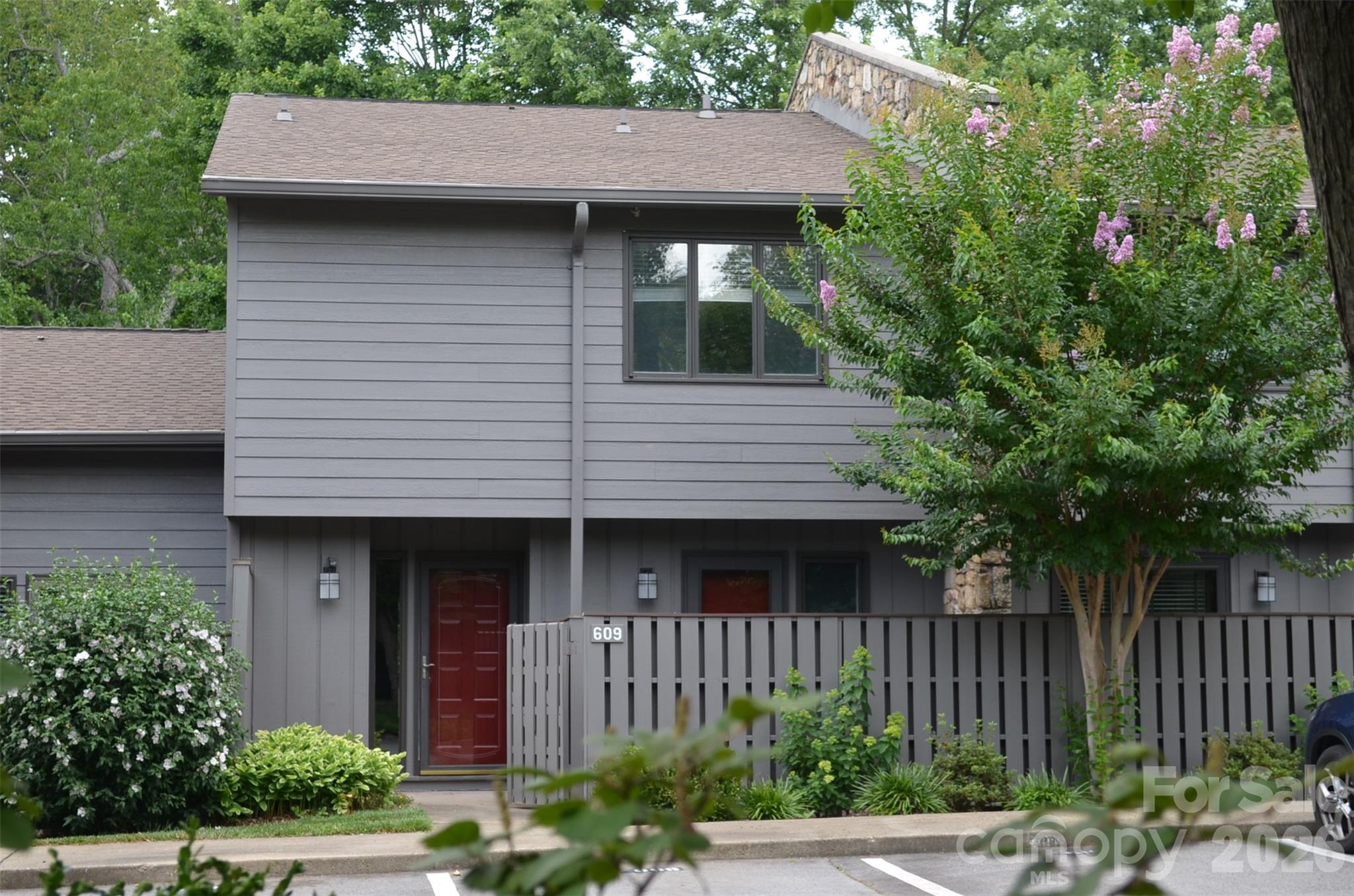 609 Crowfields Lane