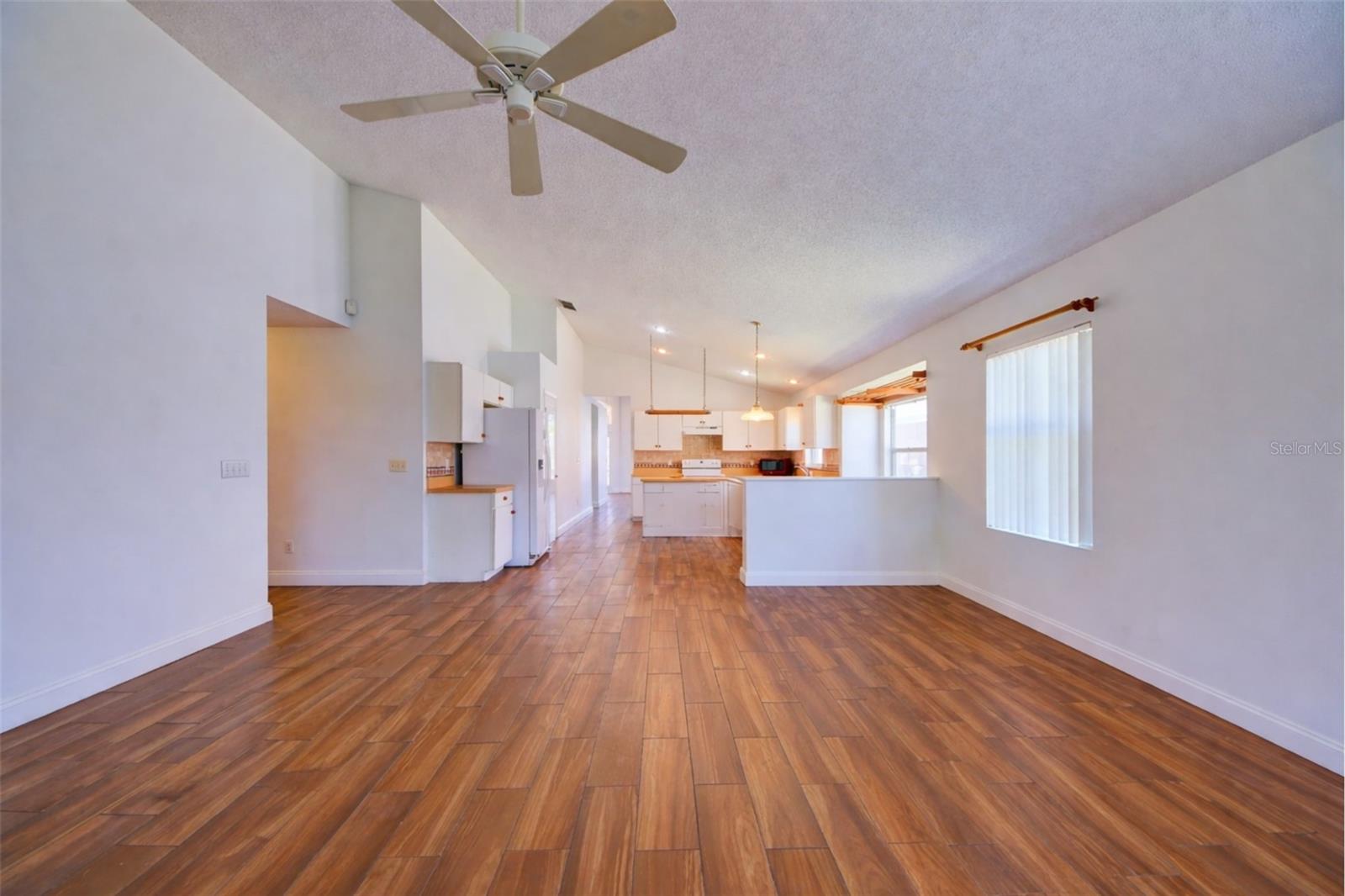 Single Family Residence at 635 ROCHESTER LOOP, DAVENPORT, photo 3 of 37
