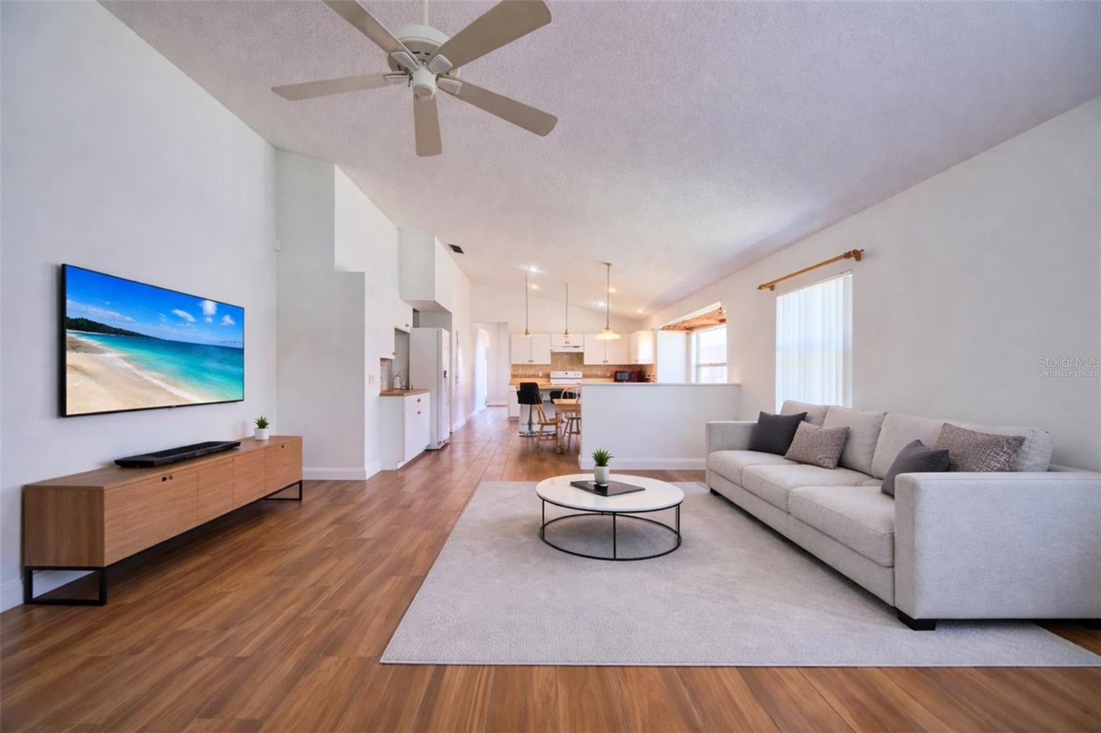 Virtually Staged - 635 ROCHESTER LOOP, DAVENPORT