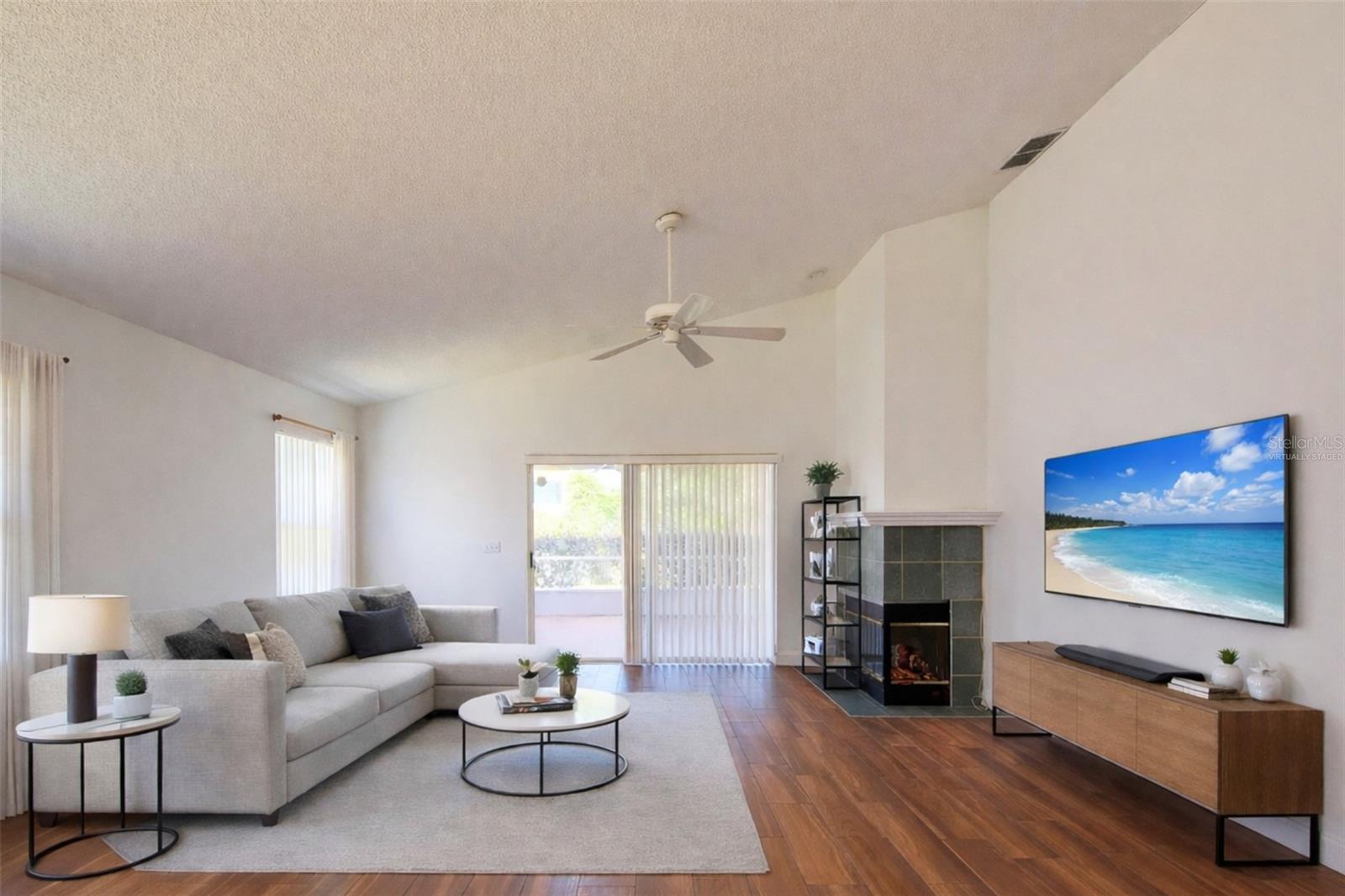 Virtually Staged - 635 ROCHESTER LOOP, DAVENPORT