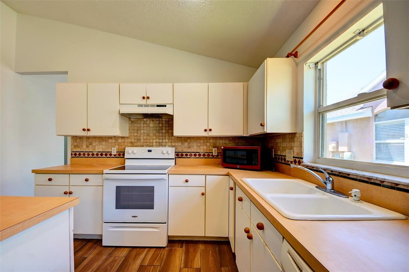 Single Family Residence at 635 ROCHESTER LOOP, DAVENPORT, photo 9 of 37