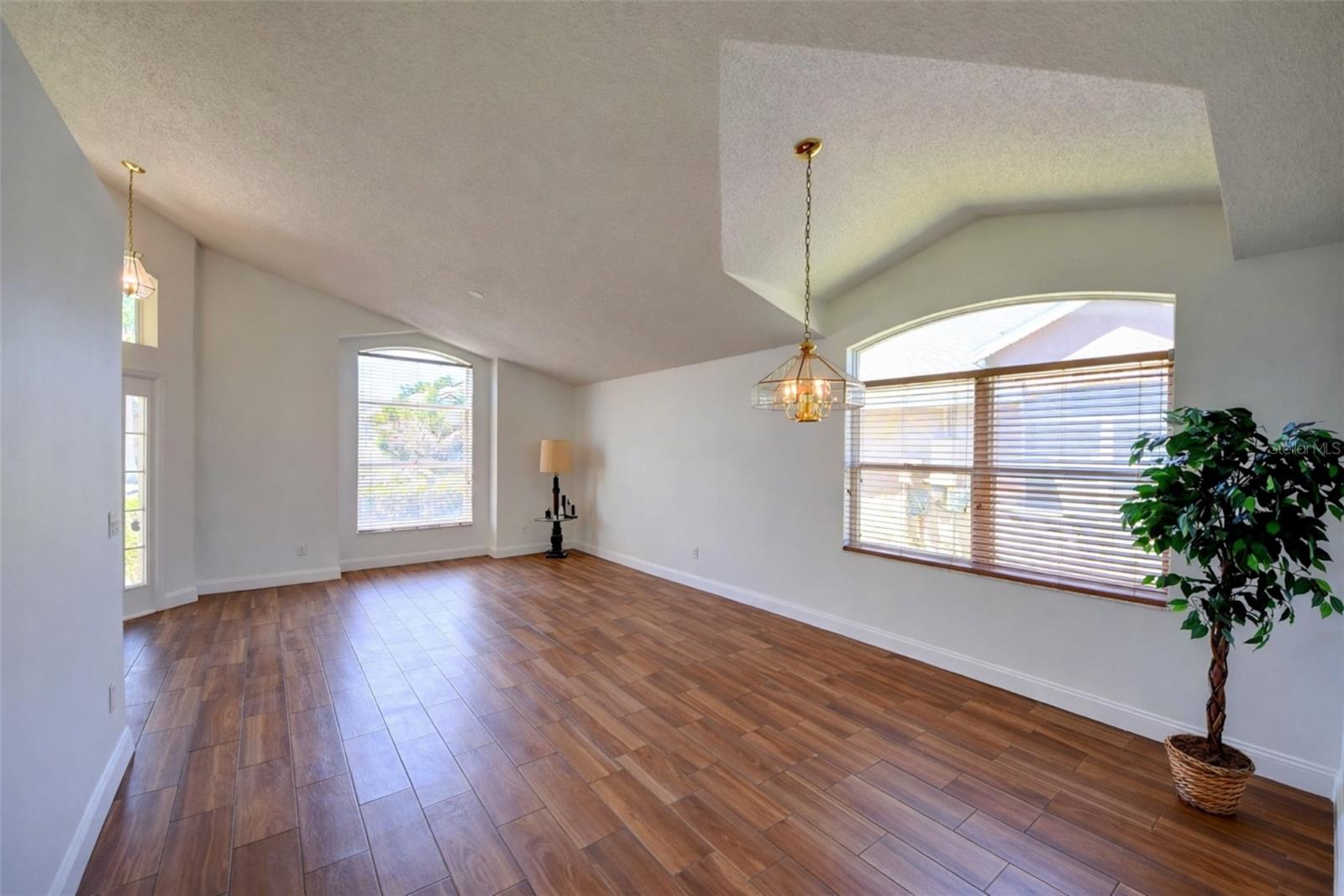 Single Family Residence at 635 ROCHESTER LOOP, DAVENPORT, photo 10 of 37