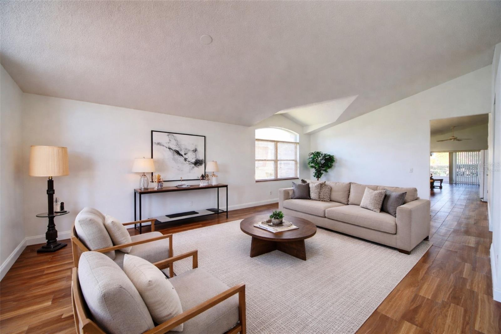 Virtually Staged - 635 ROCHESTER LOOP, DAVENPORT