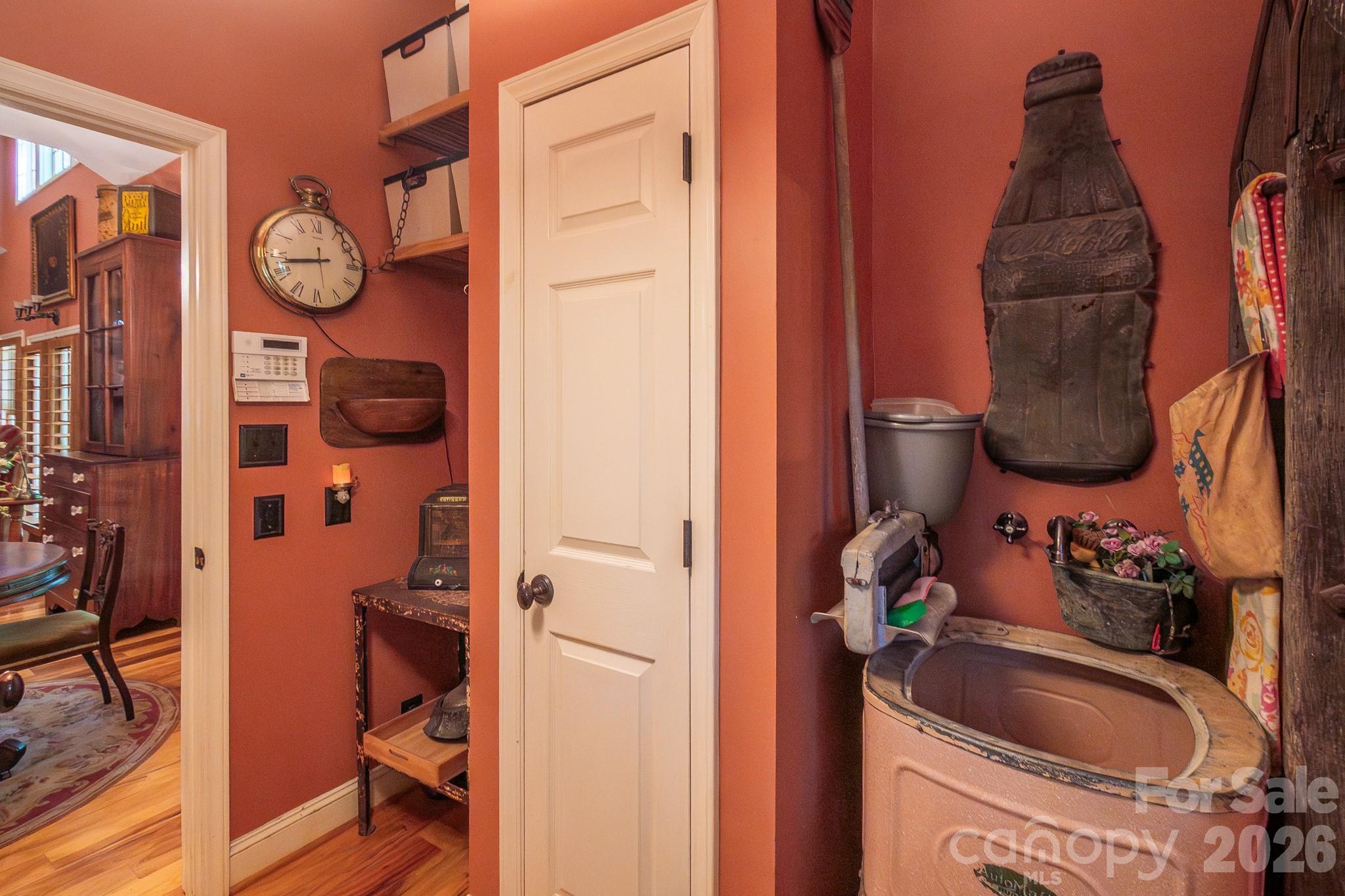 Single Family Residence at 5592 Lennox Drive, Kings Mountain, photo 6 of 47