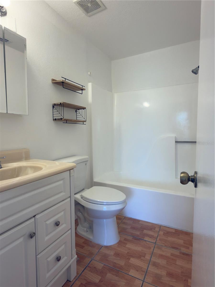 primary bath - 3136 ENCLAVE CT, KISSIMMEE