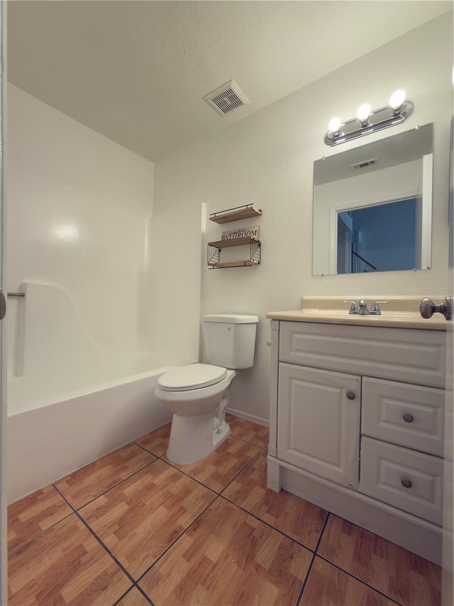 hall bath - 3136 ENCLAVE CT, KISSIMMEE