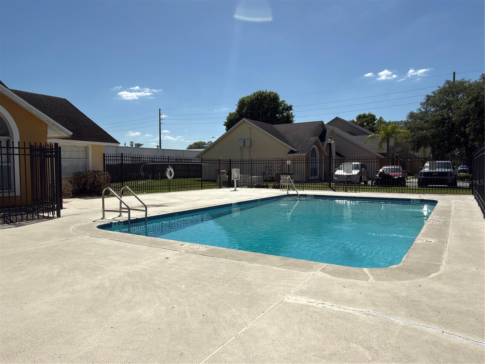 community pool - 3136 ENCLAVE CT, KISSIMMEE