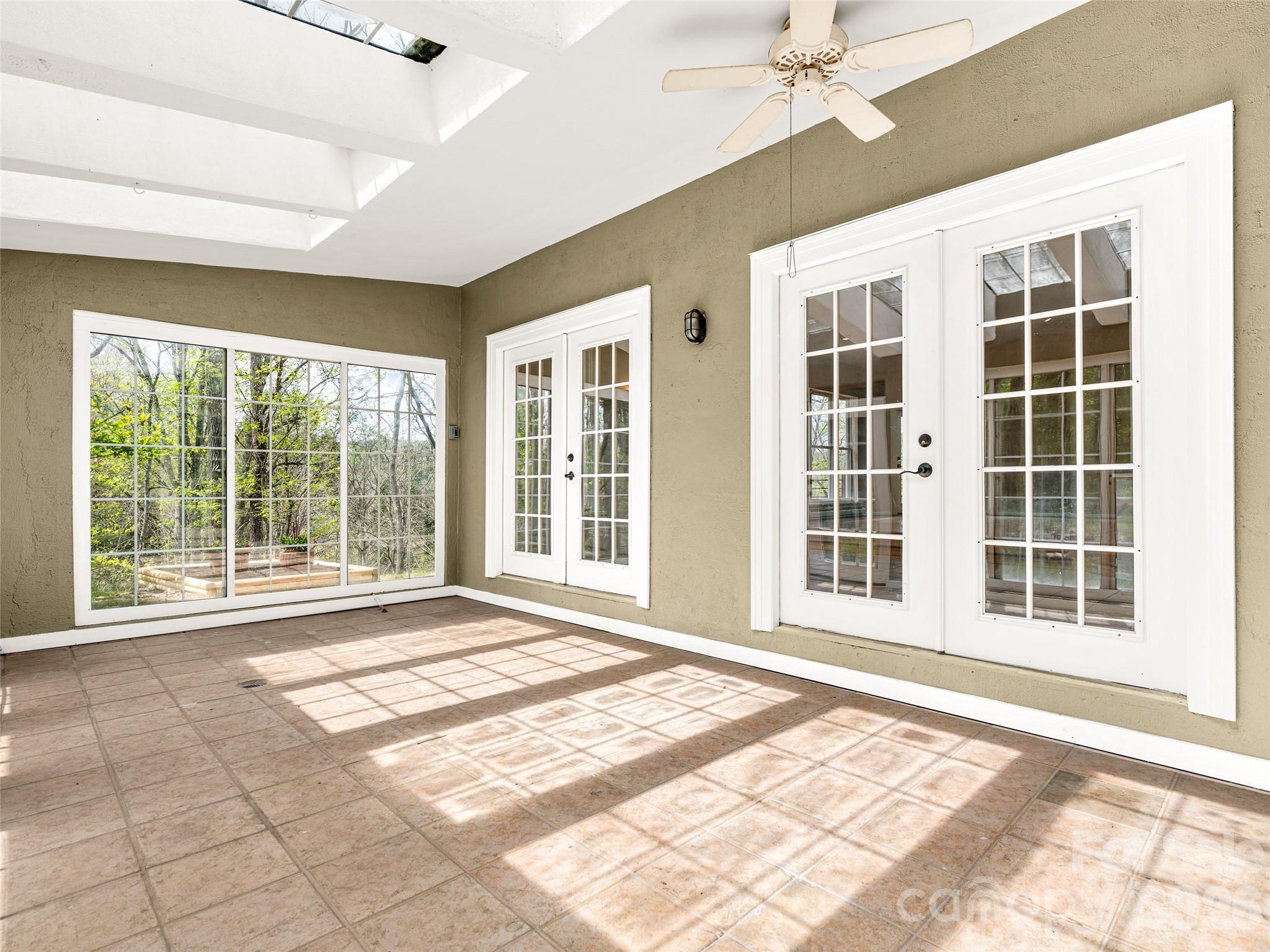 Attached greenhouse/sunroom. - 76 Raven Rock Lane, Marshall