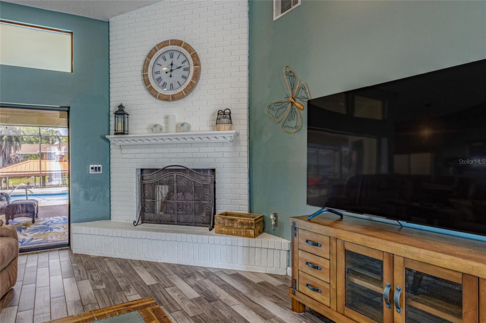 Wood burning fireplace. - 18 CLASSIC CT S, PALM COAST