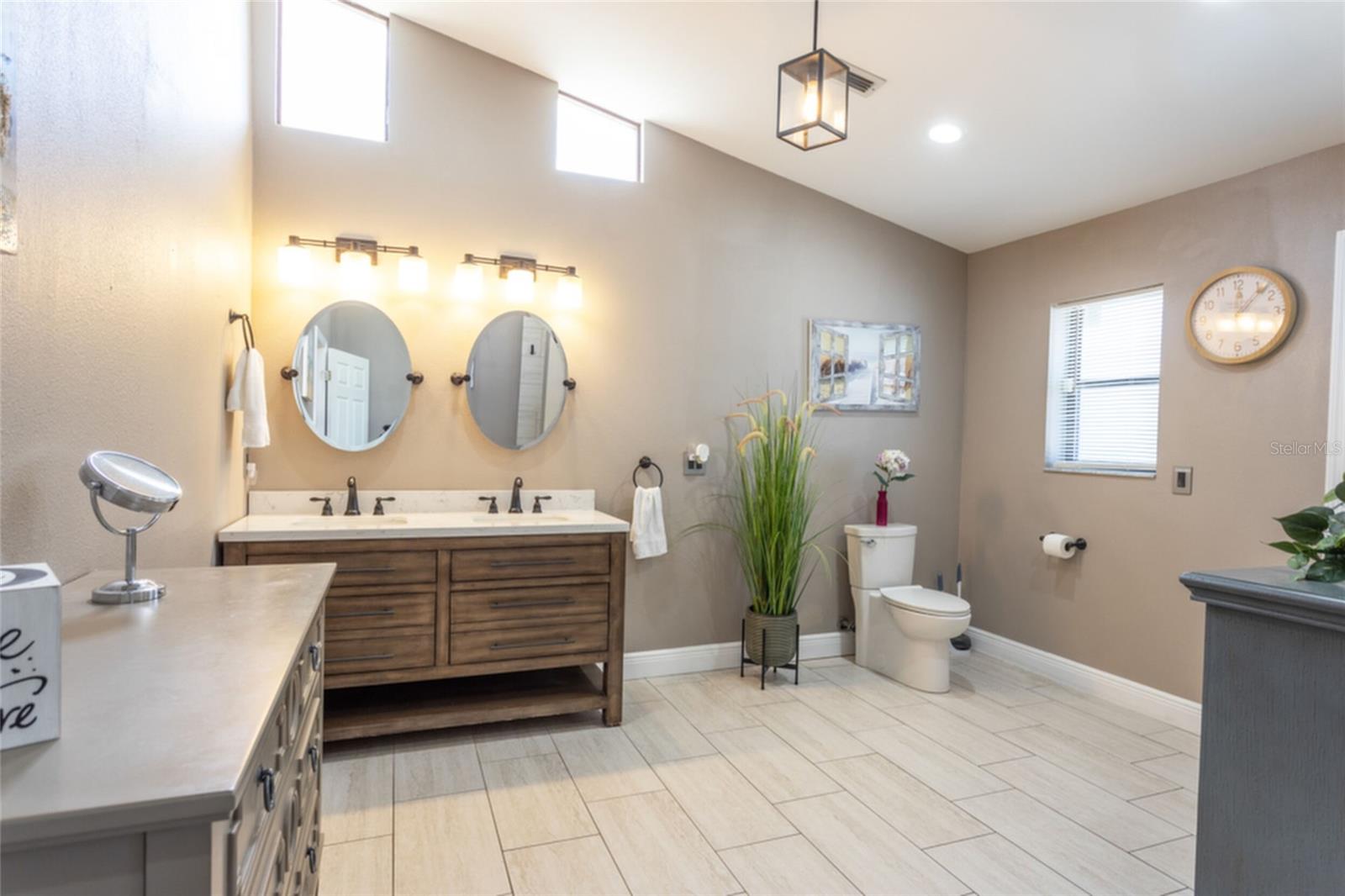 Huge master bathroom. - 18 CLASSIC CT S, PALM COAST