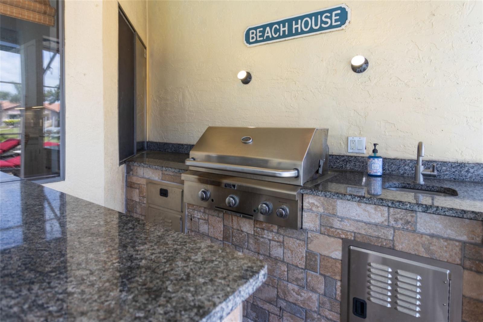 Built - in Grill. - 18 CLASSIC CT S, PALM COAST